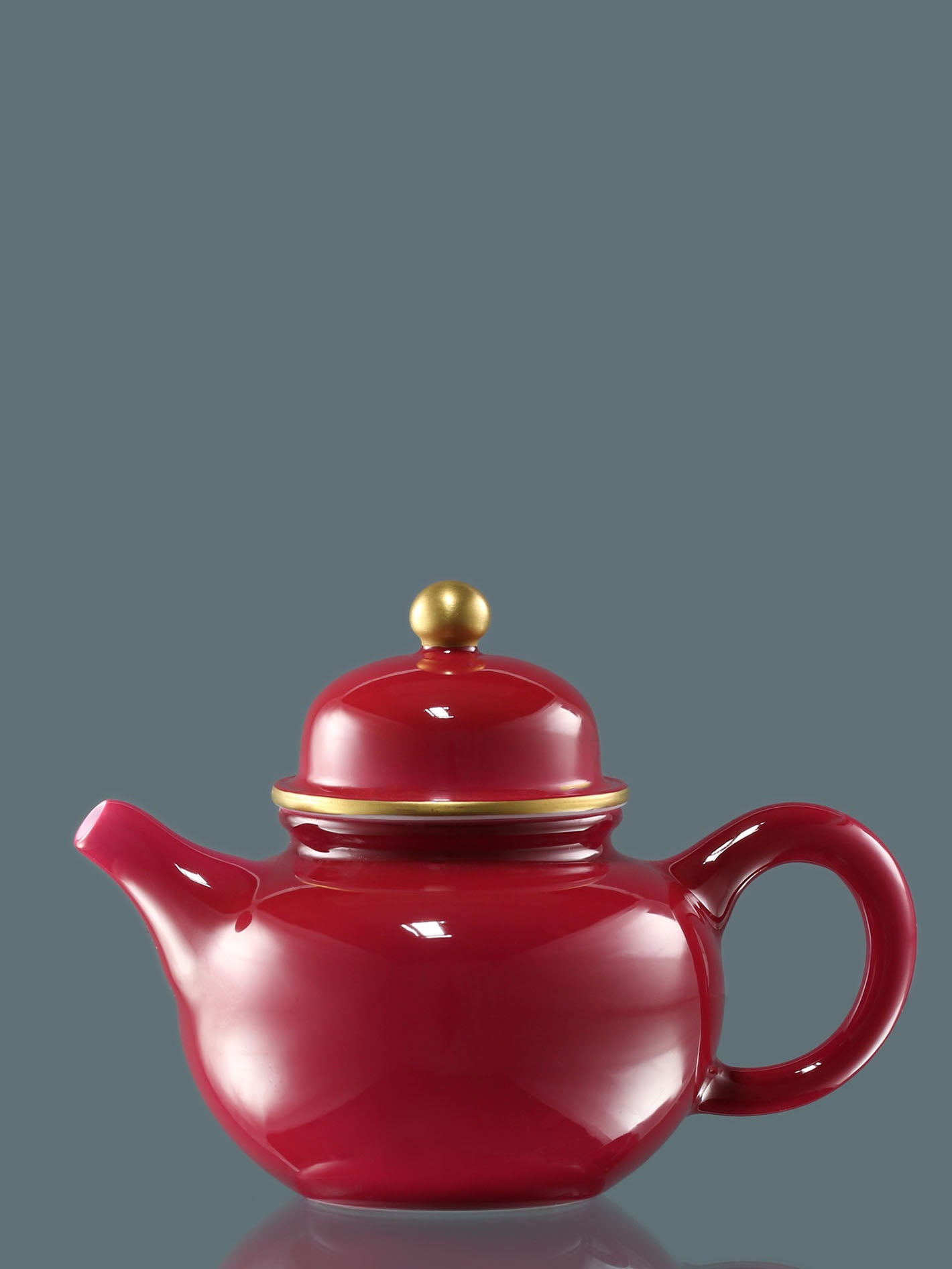 脂染胭红清泉壶