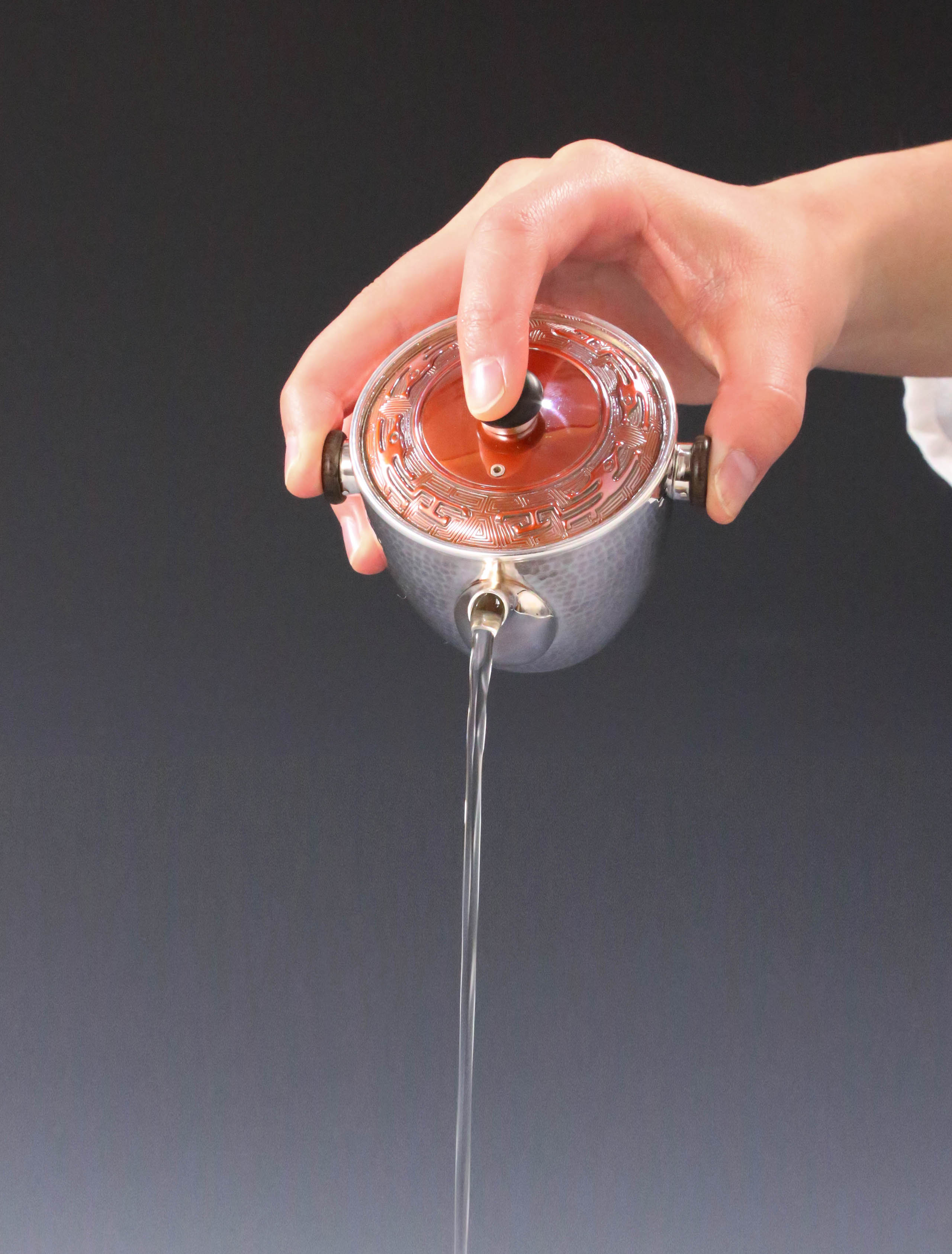 朱盖白纯银泡壶