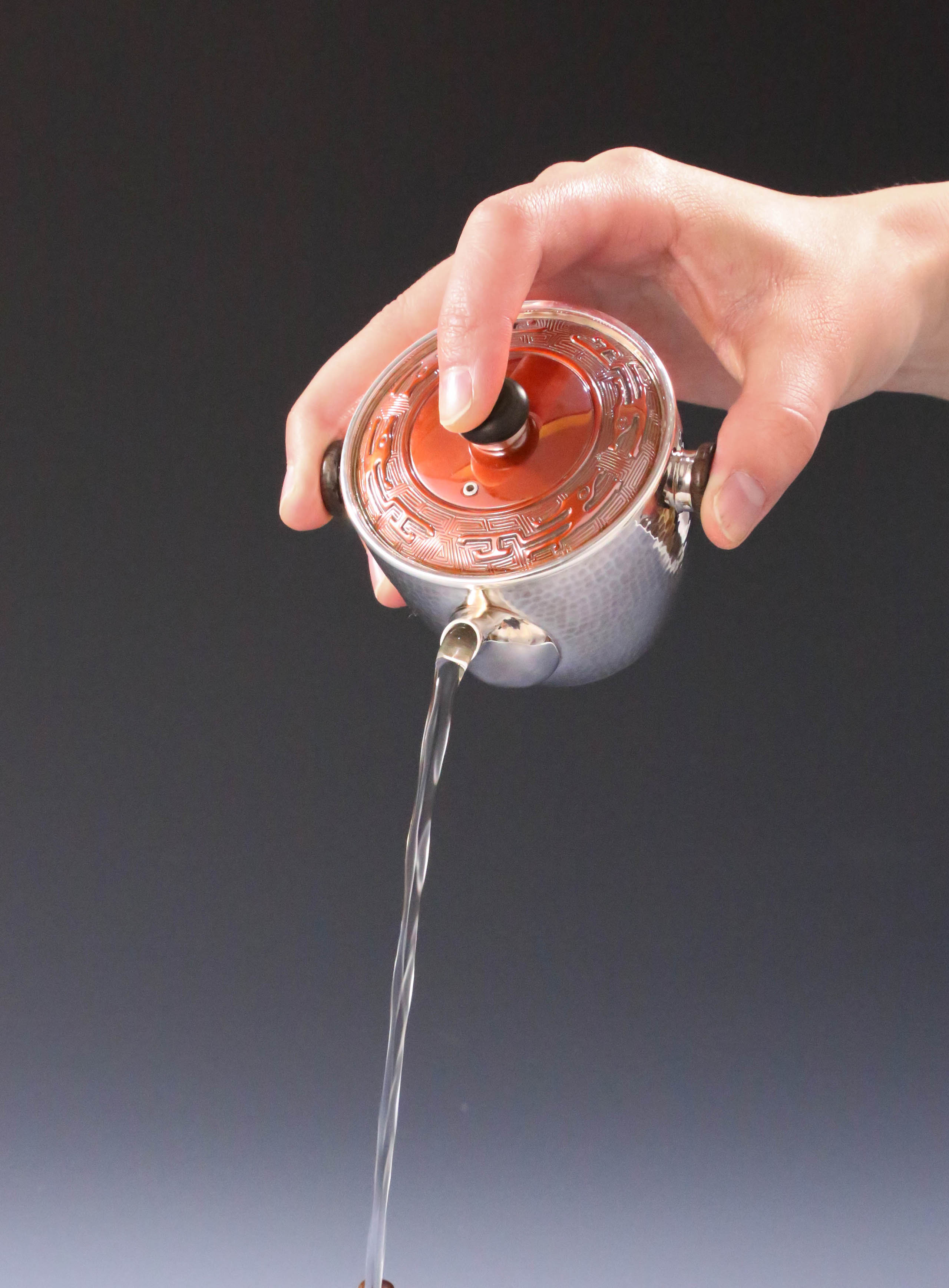 朱盖白纯银泡壶