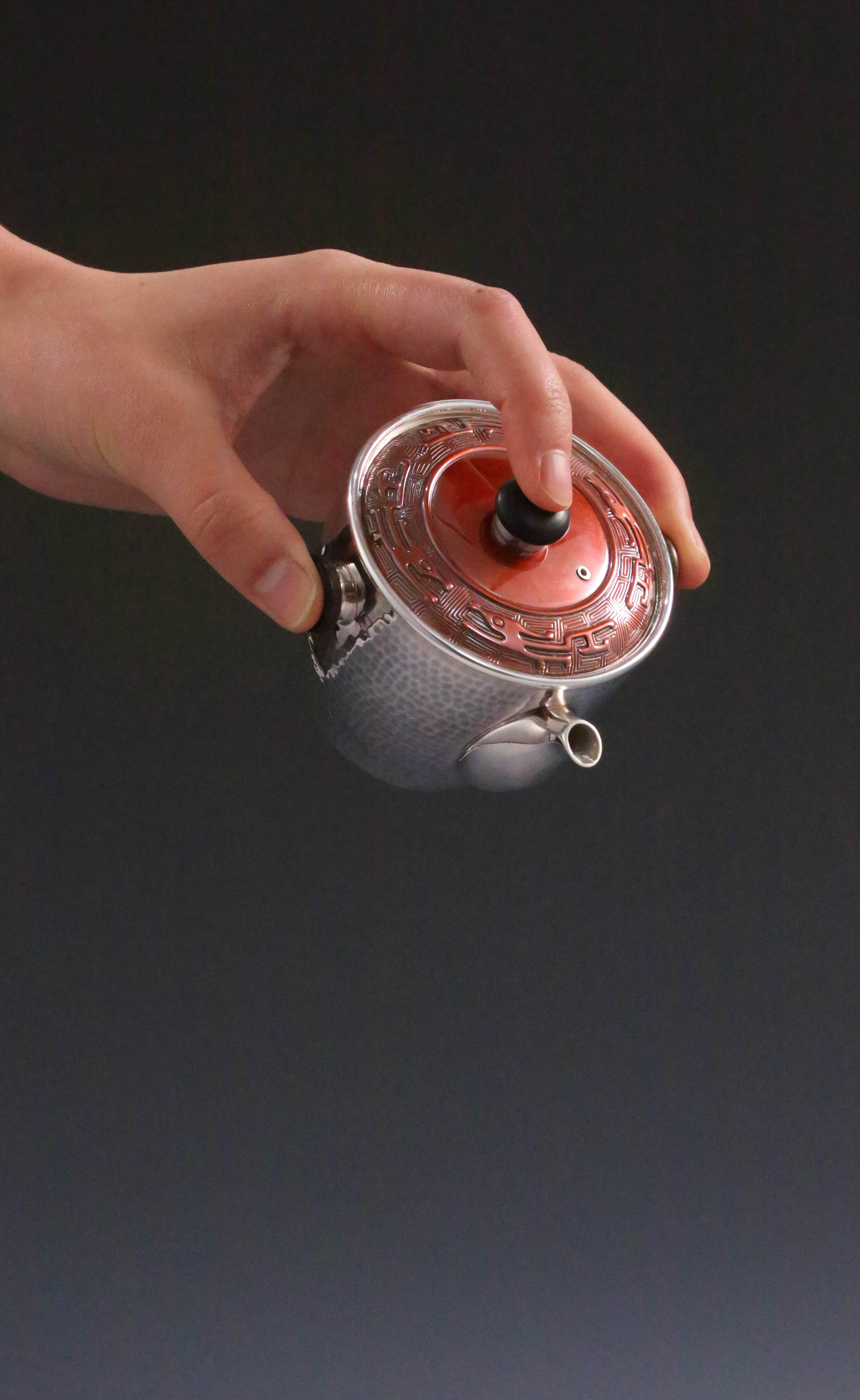 朱盖白纯银泡壶