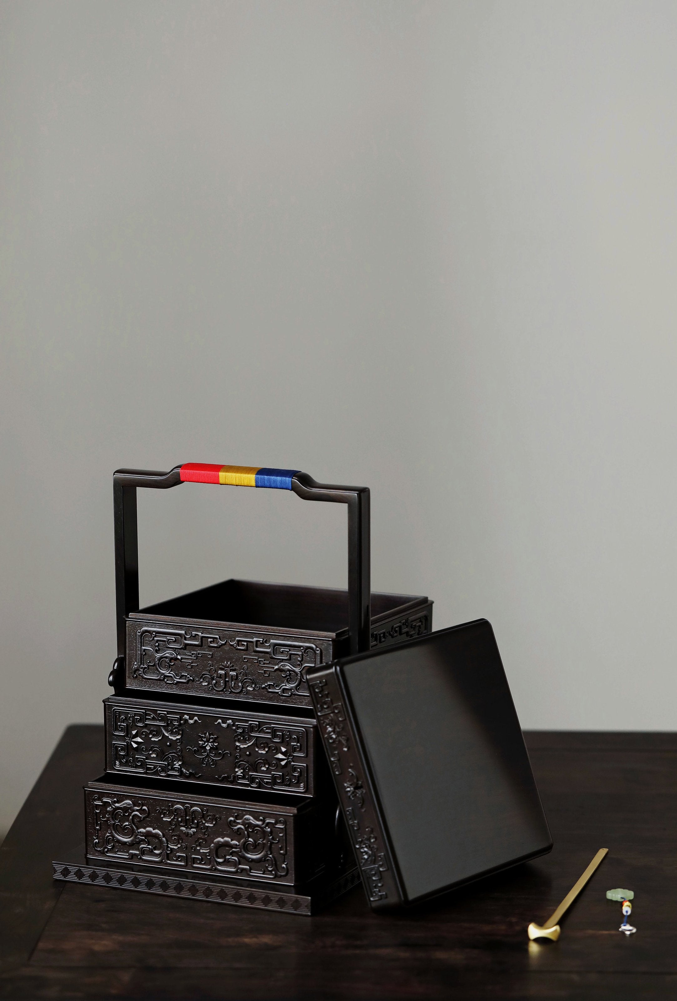 紫光檀雕夔龙凤鸟纹四方提盒