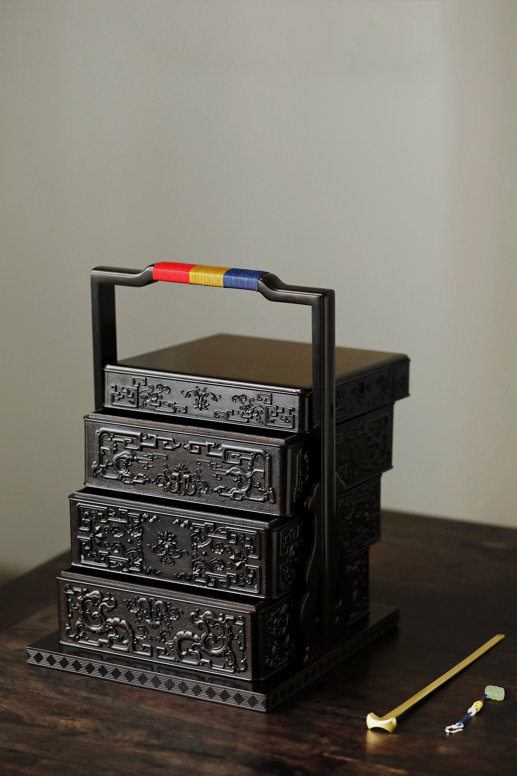 紫光檀雕夔龙凤鸟纹四方提盒