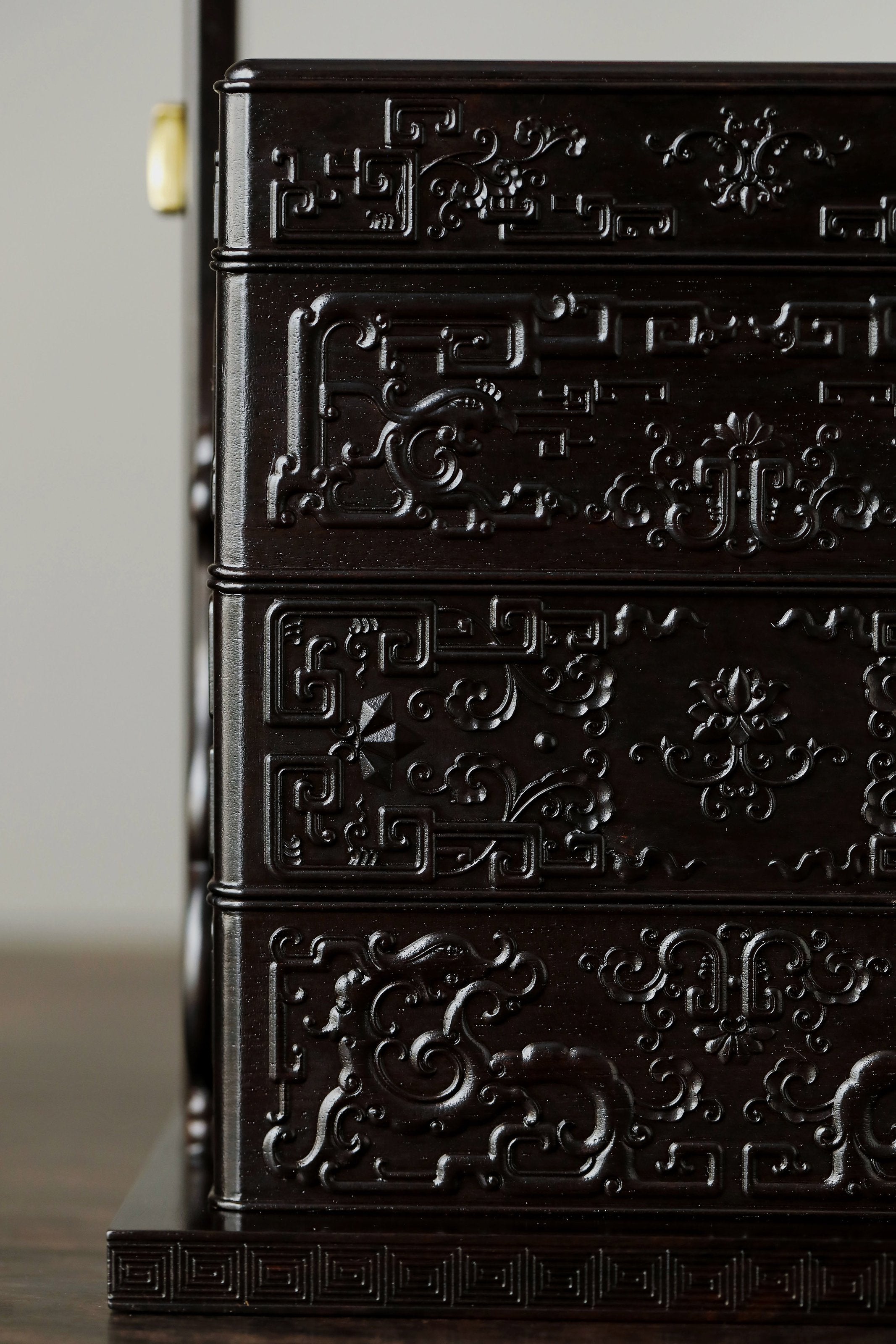 紫光檀雕夔龙凤鸟纹四方提盒