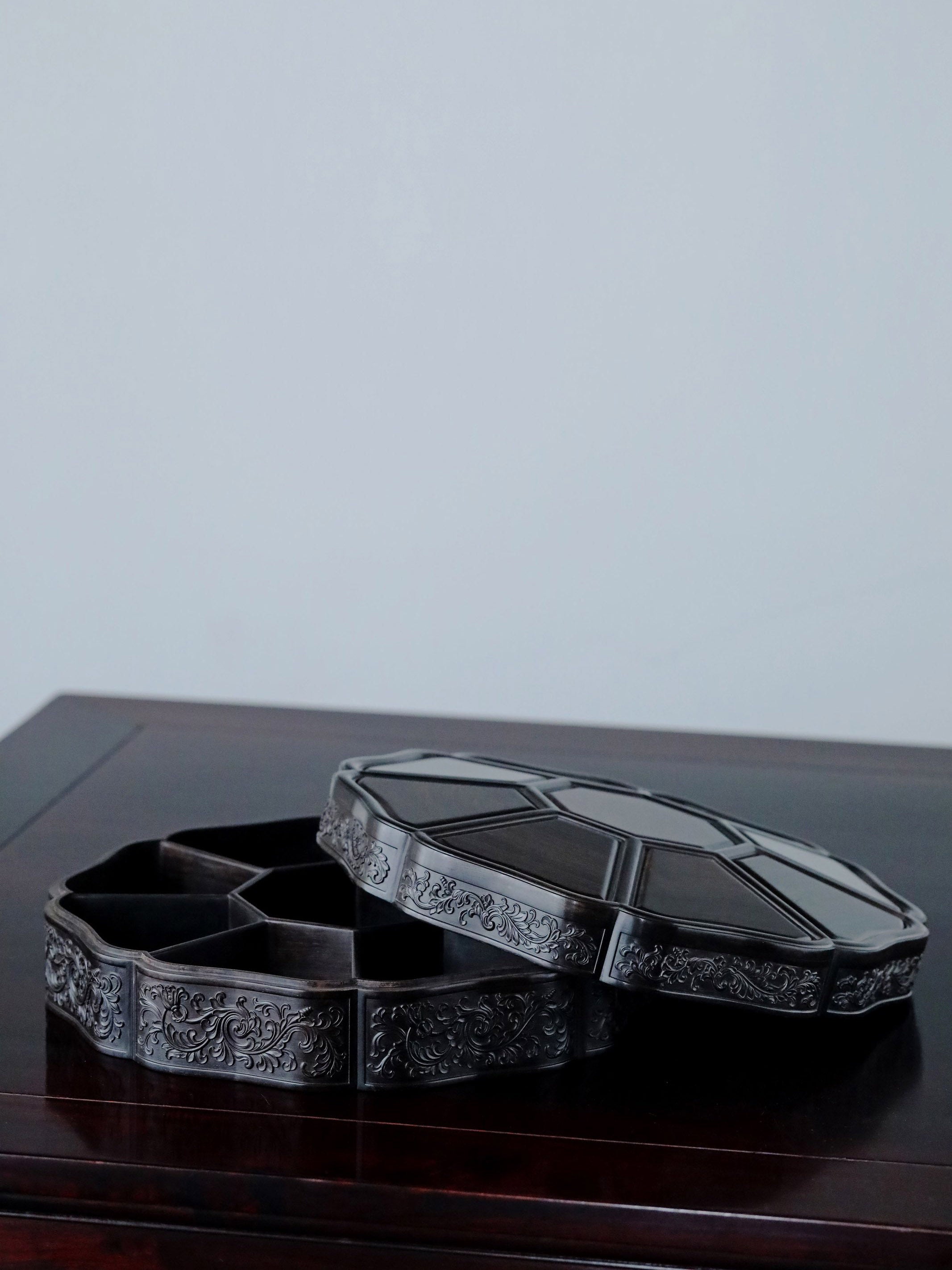 紫光檀素面葵花八宝果盒