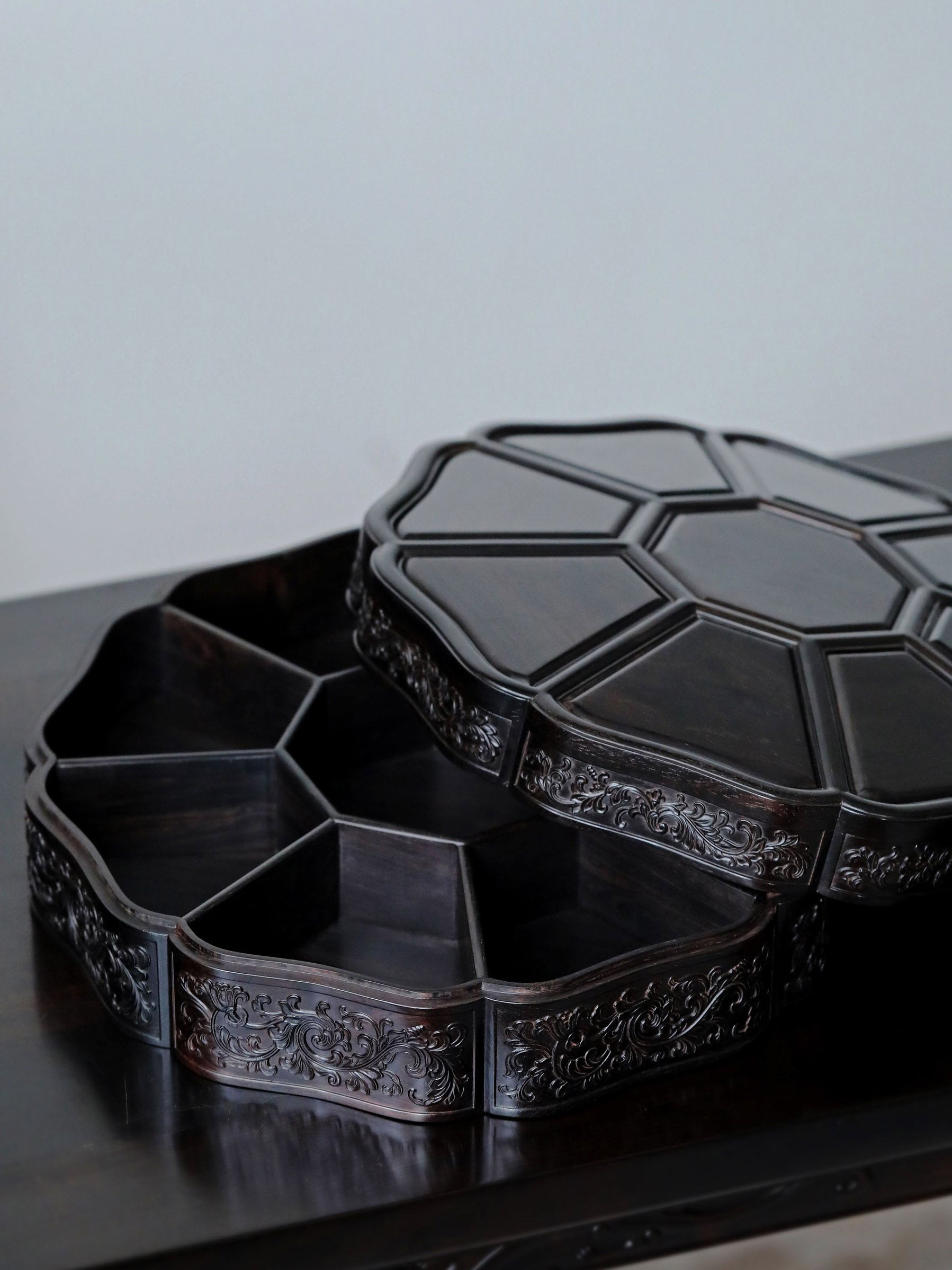 紫光檀素面葵花八宝果盒