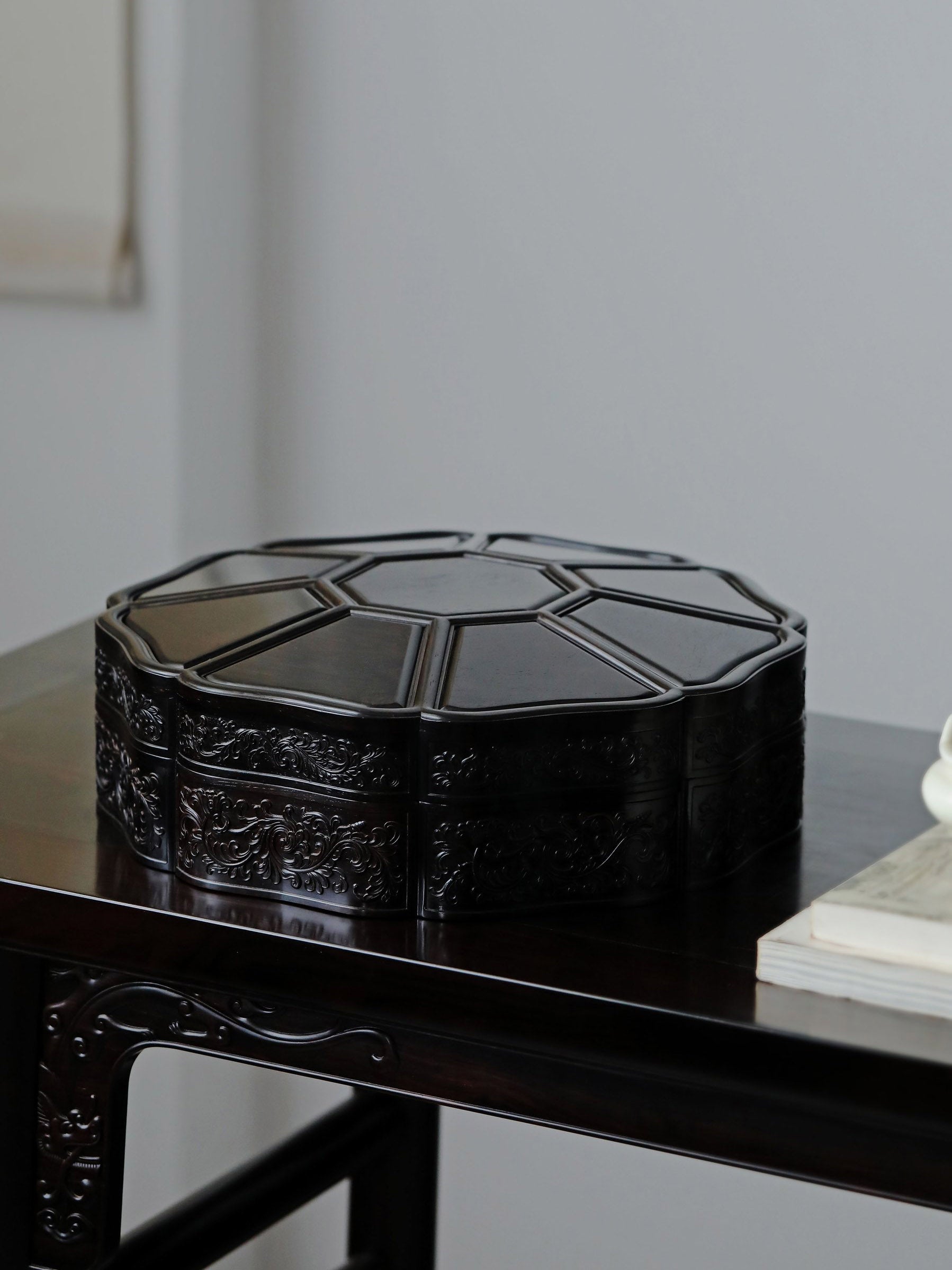 紫光檀素面葵花八宝果盒