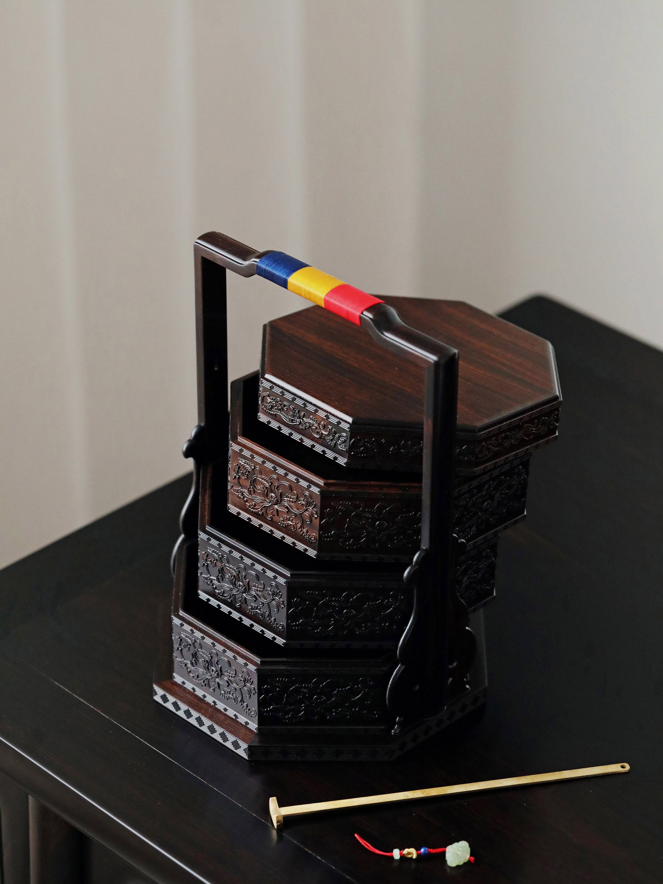 紫光檀雕西番莲八角提盒