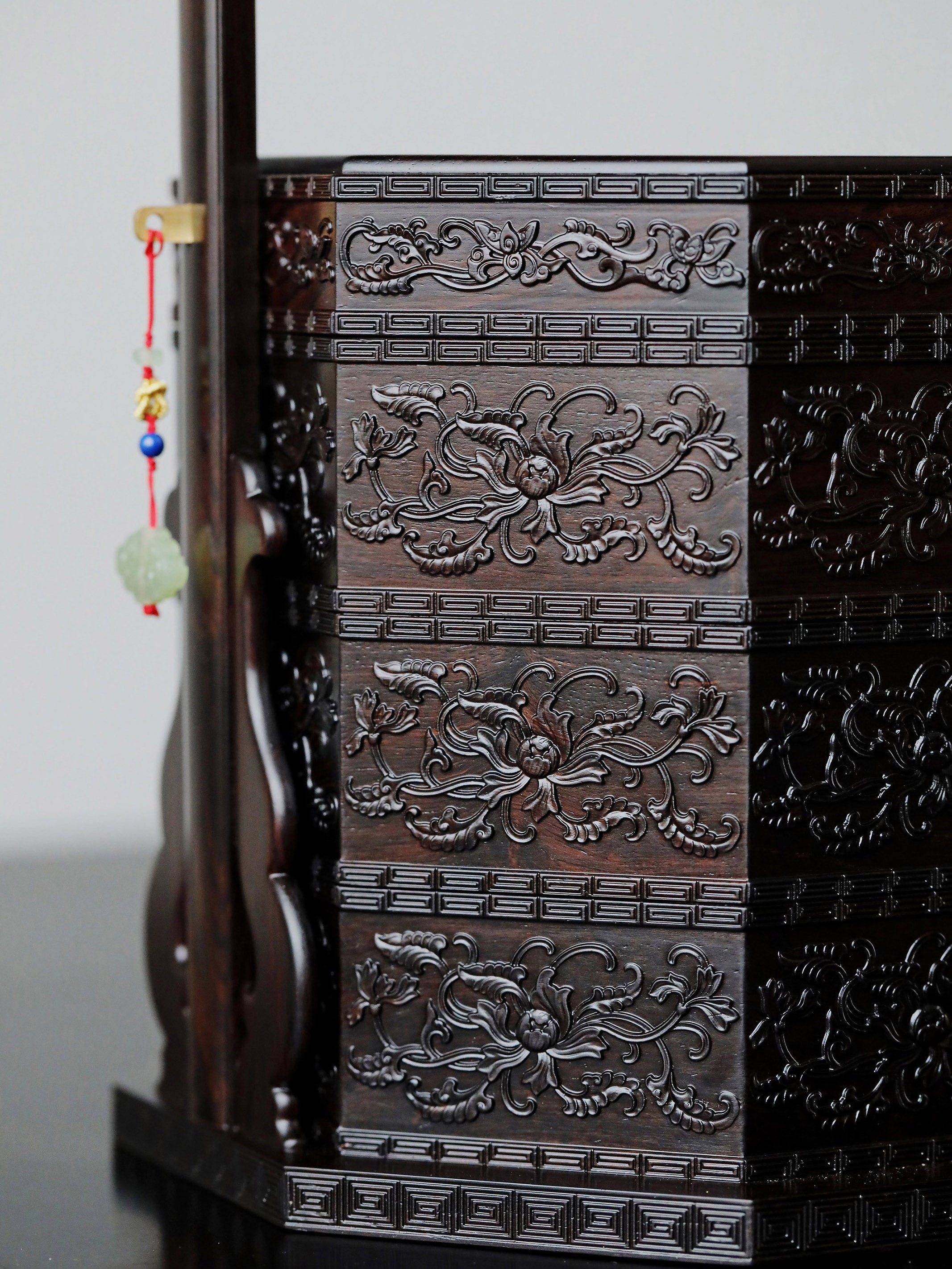 紫光檀雕西番莲八角提盒