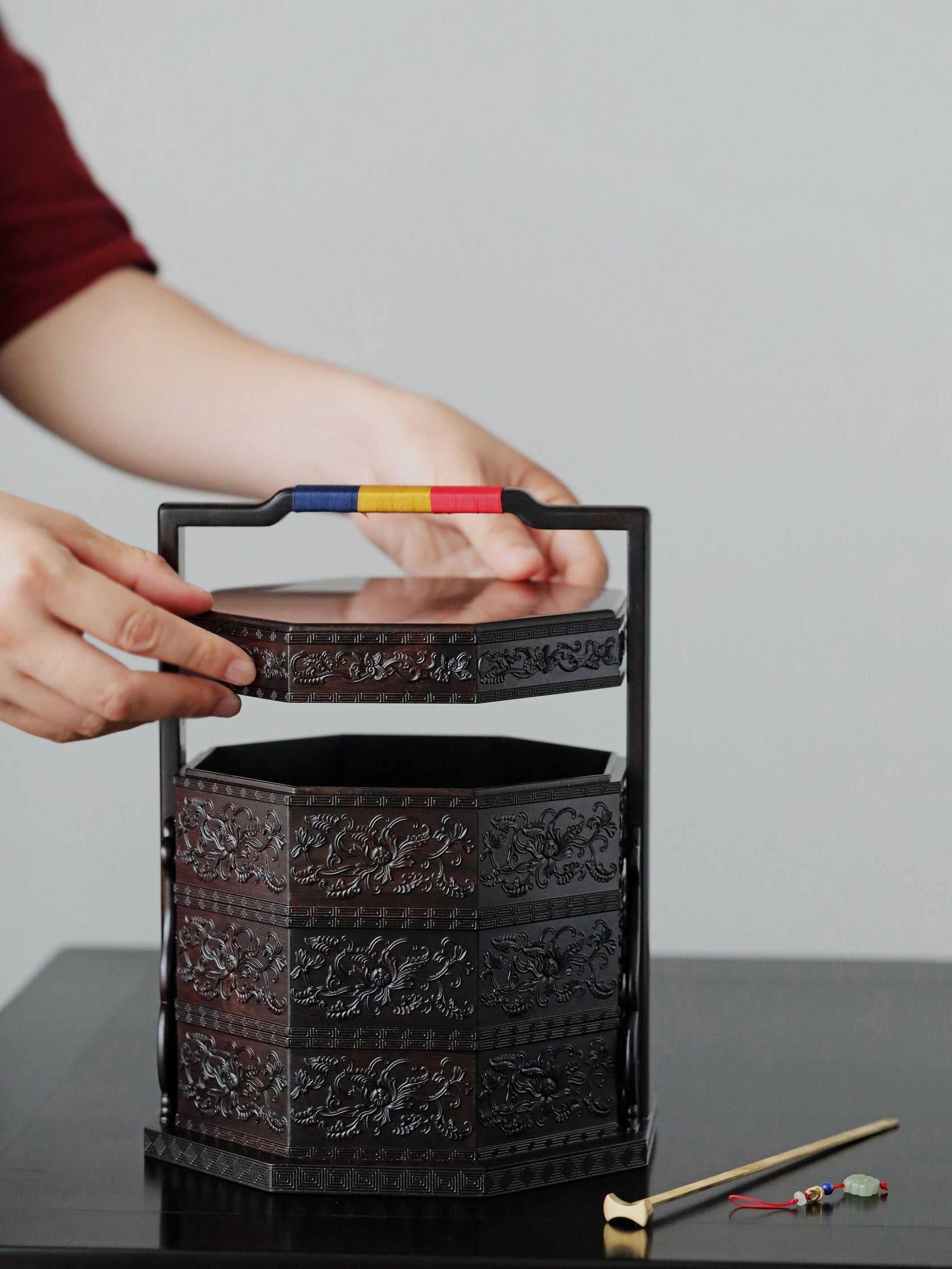 紫光檀雕西番莲八角提盒