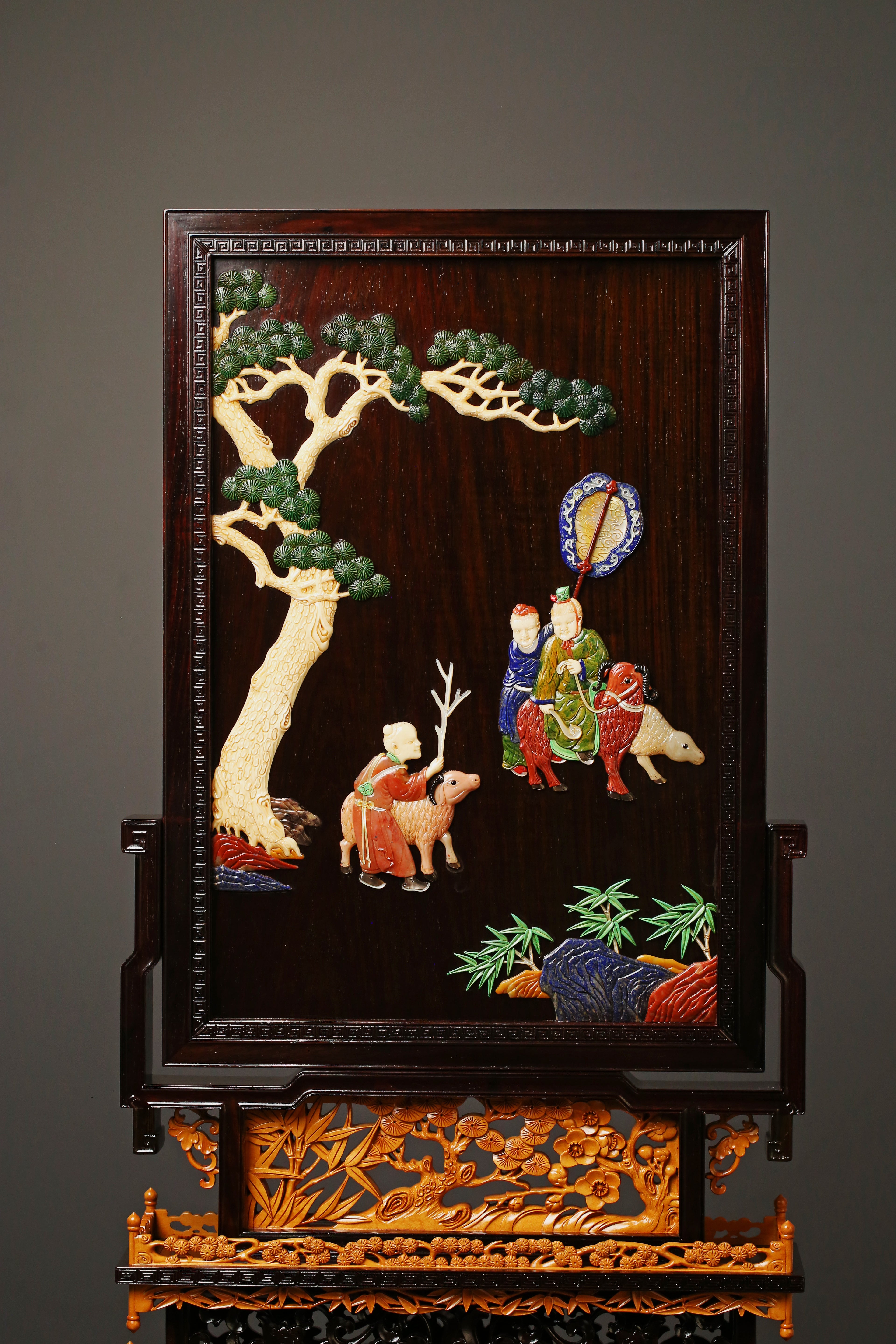 紫檀黄杨童子石榴插屏