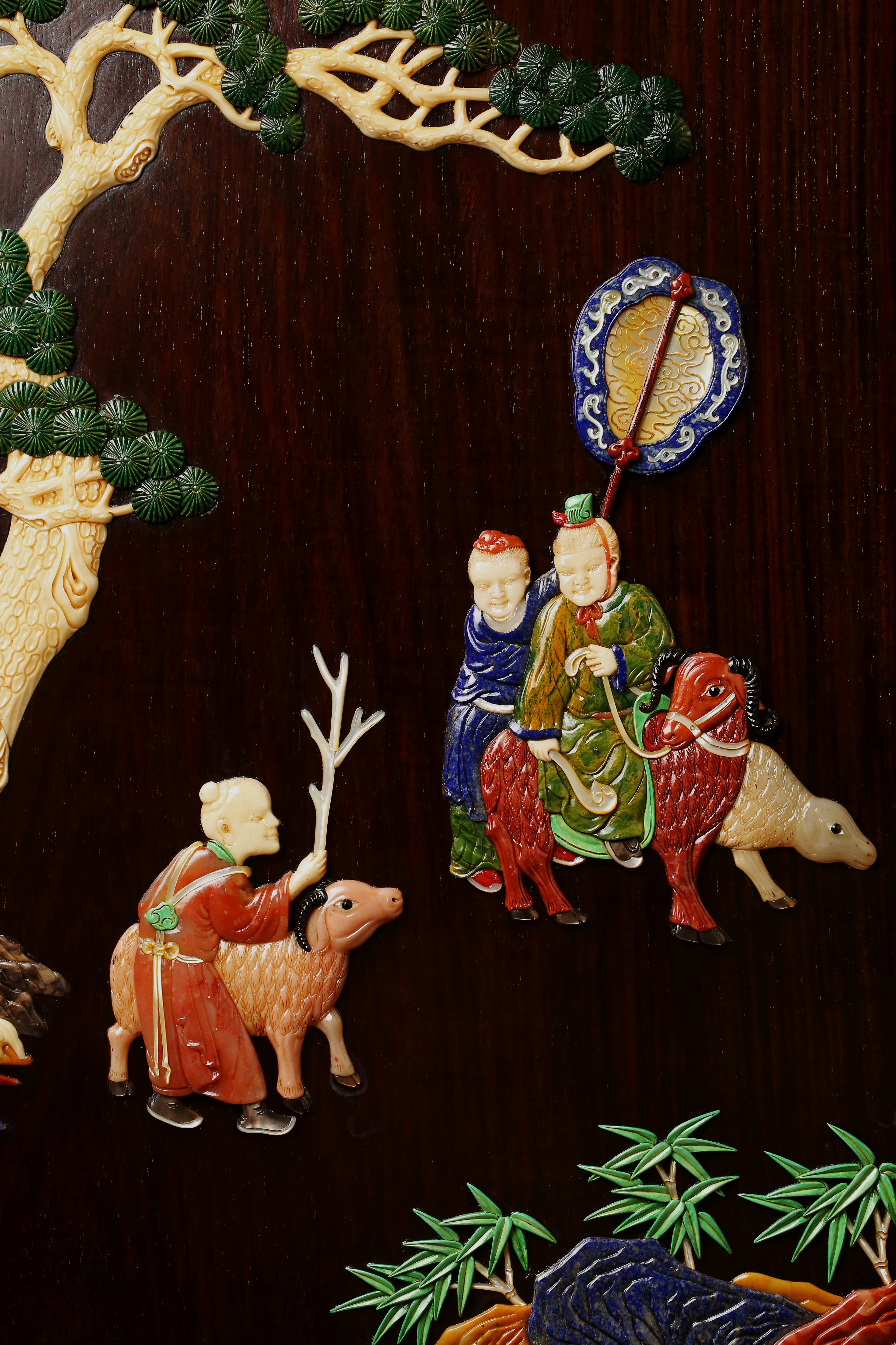 紫檀黄杨童子石榴插屏