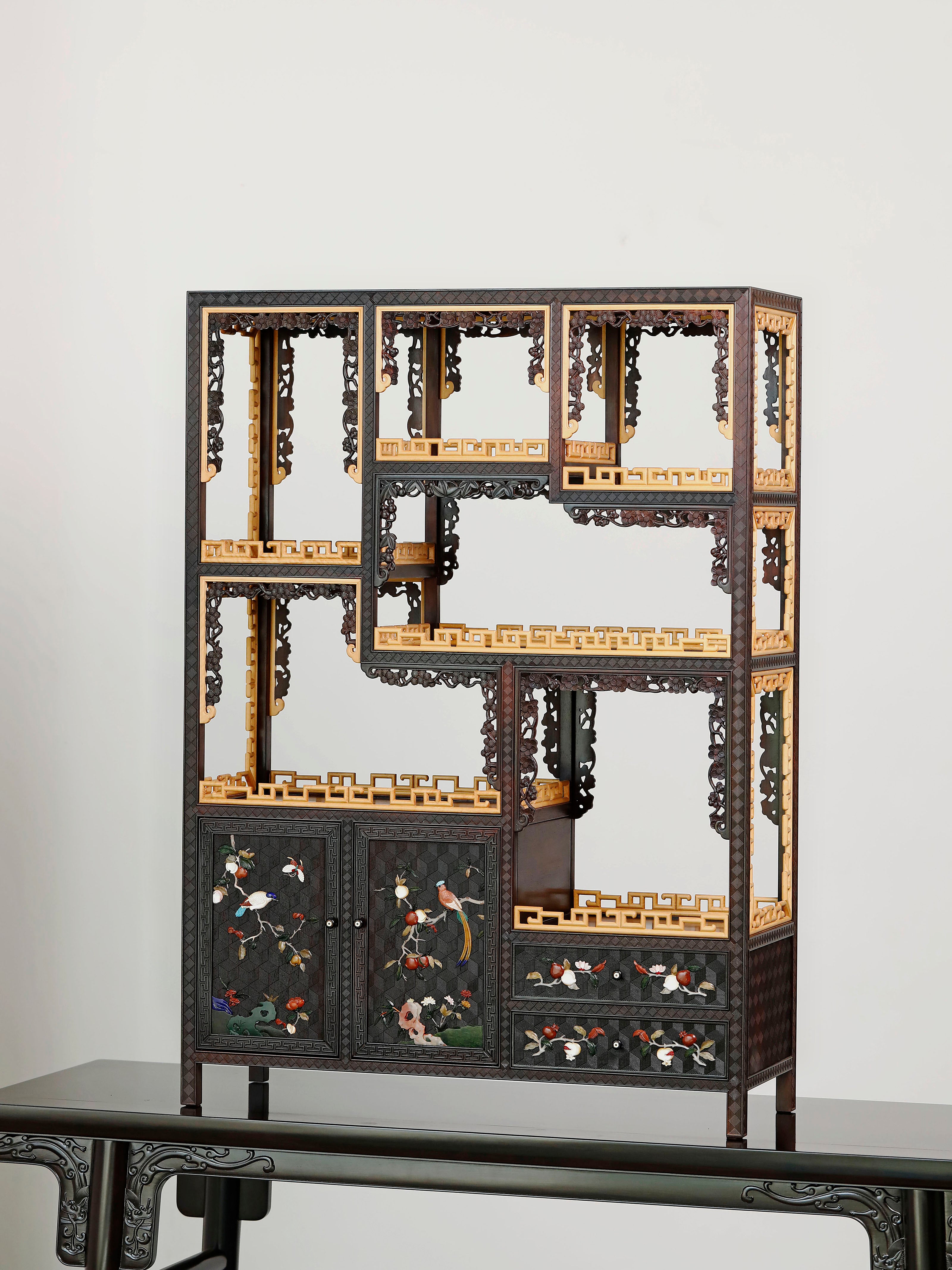 小葉紫檀百寶嵌案上博古架