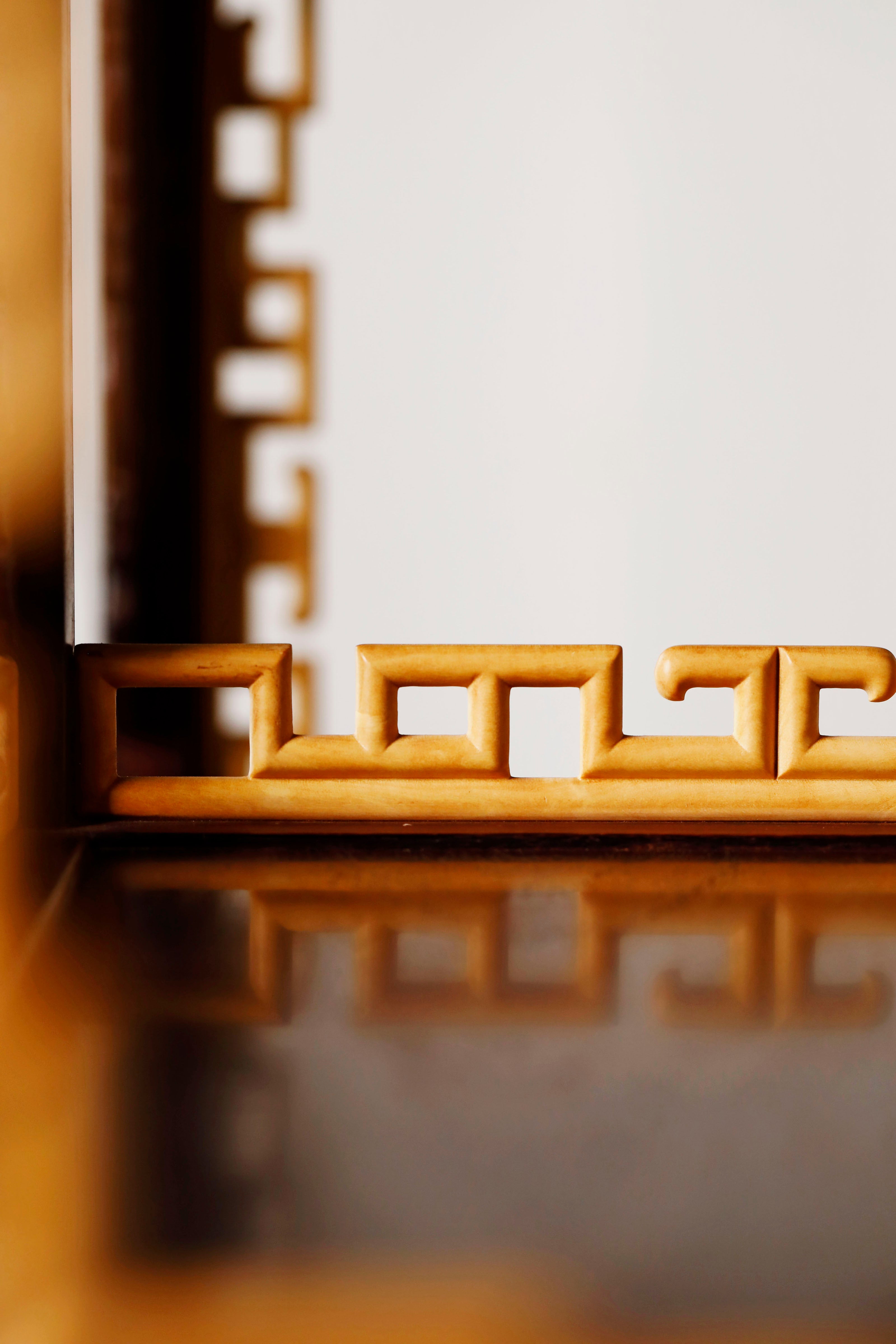 小葉紫檀百寶嵌案上博古架