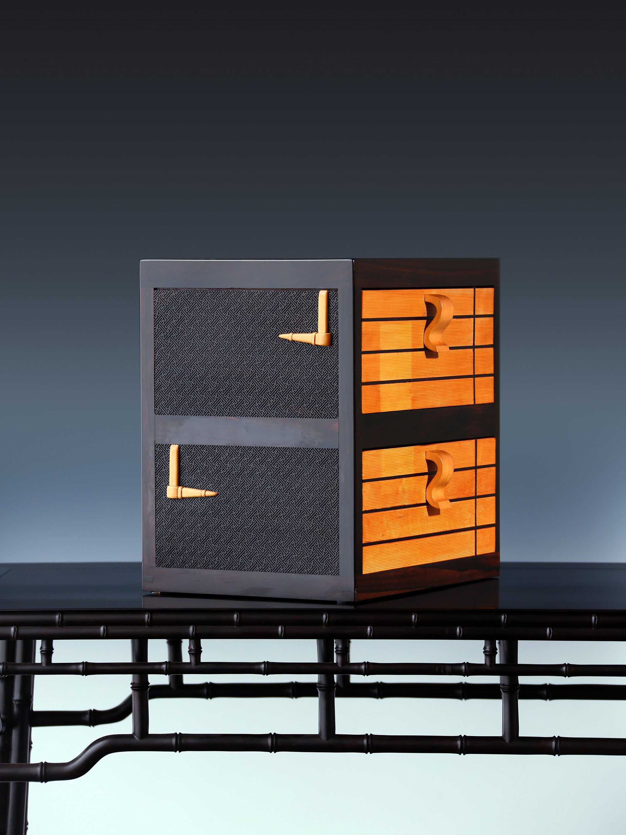 大叶紫檀嵌黄杨双层书箱式茶盒