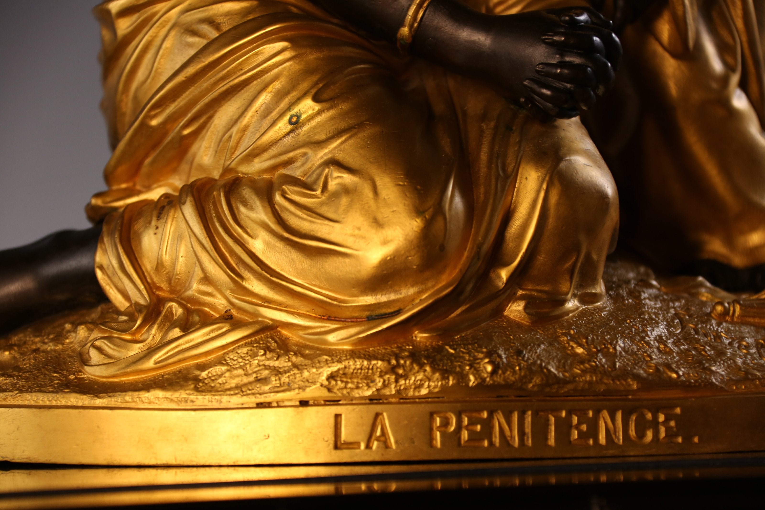 祈祷”紫铜鎏金雕塑