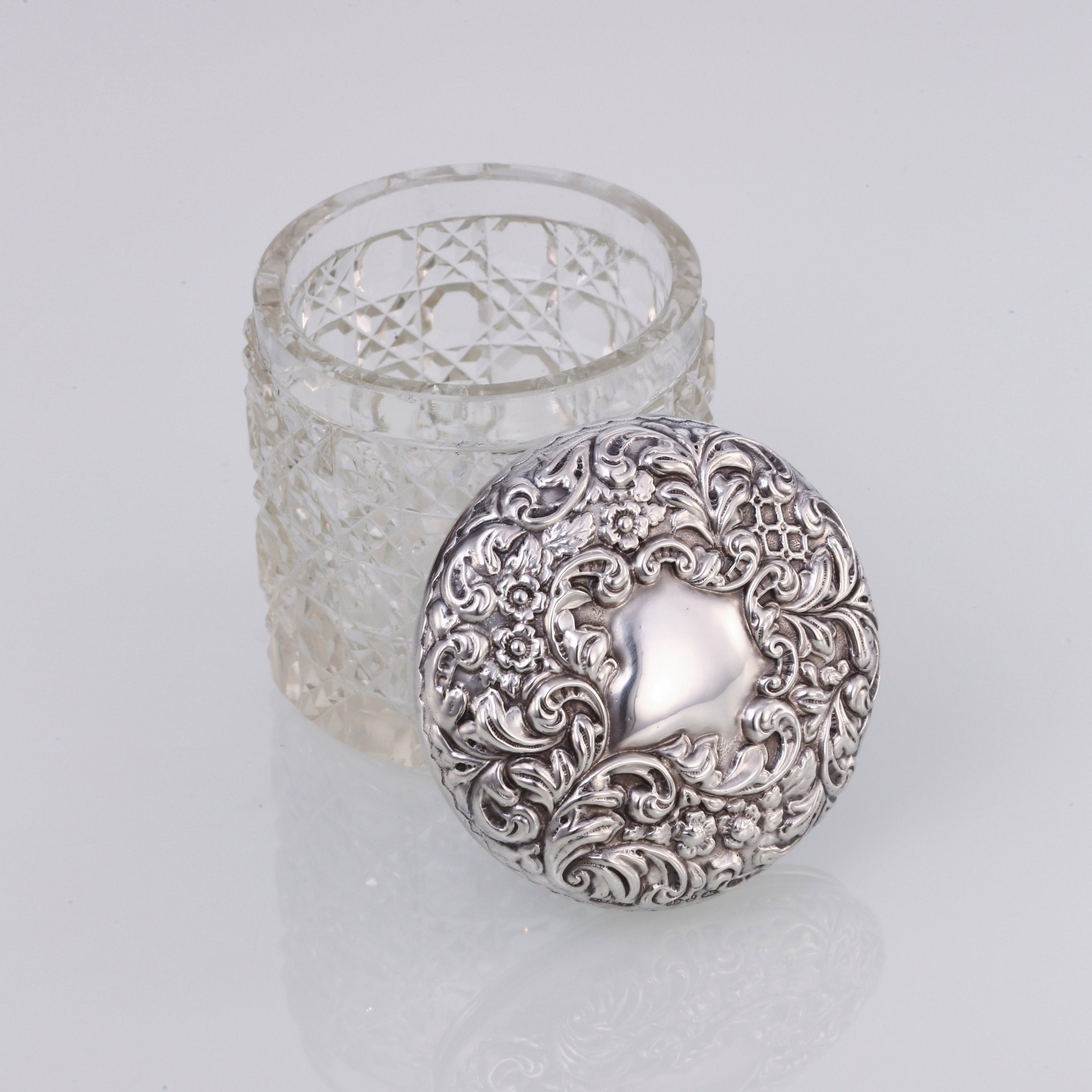 走狮银标纯银盖切割水晶英国老茶叶罐