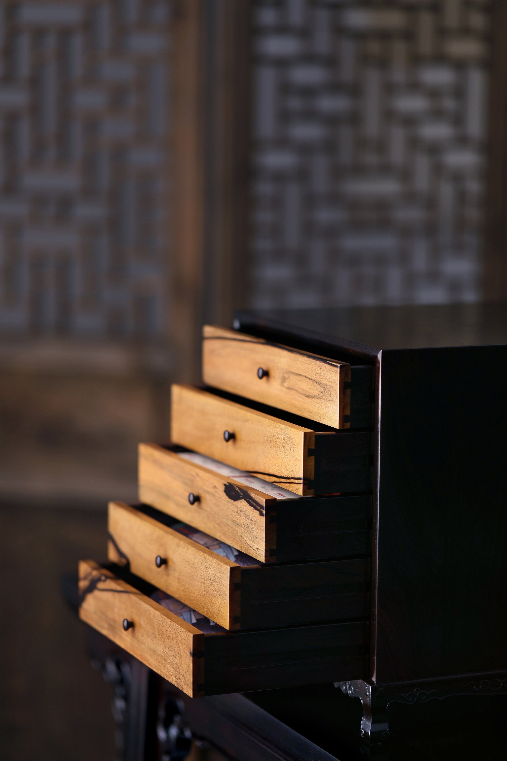 紫光檀黑白檀案上五斗茶边柜