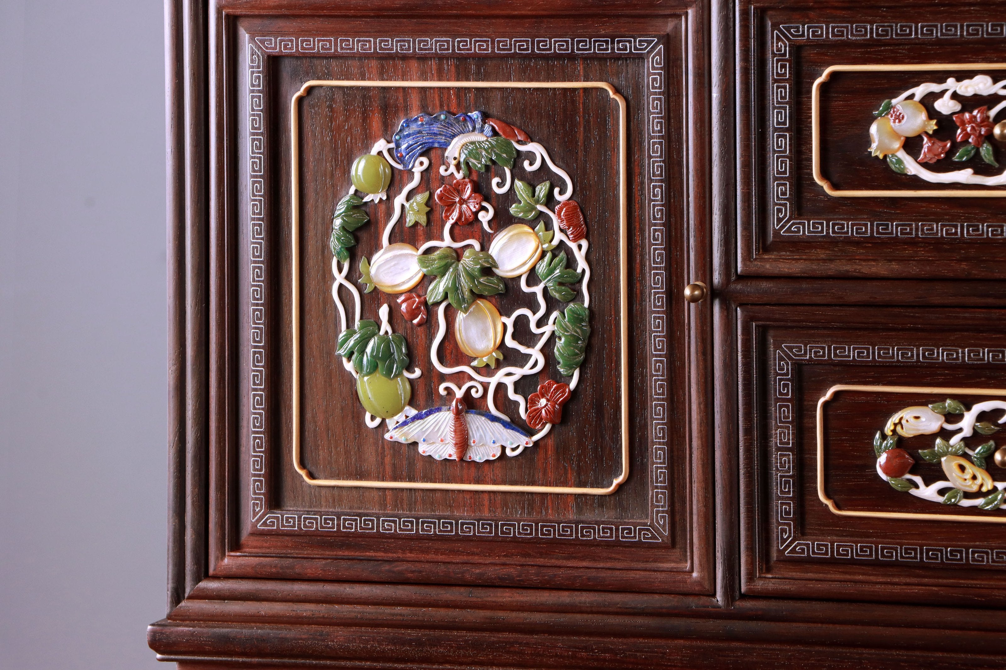 宫廷复刻百宝瓜蝶纹案上多宝阁