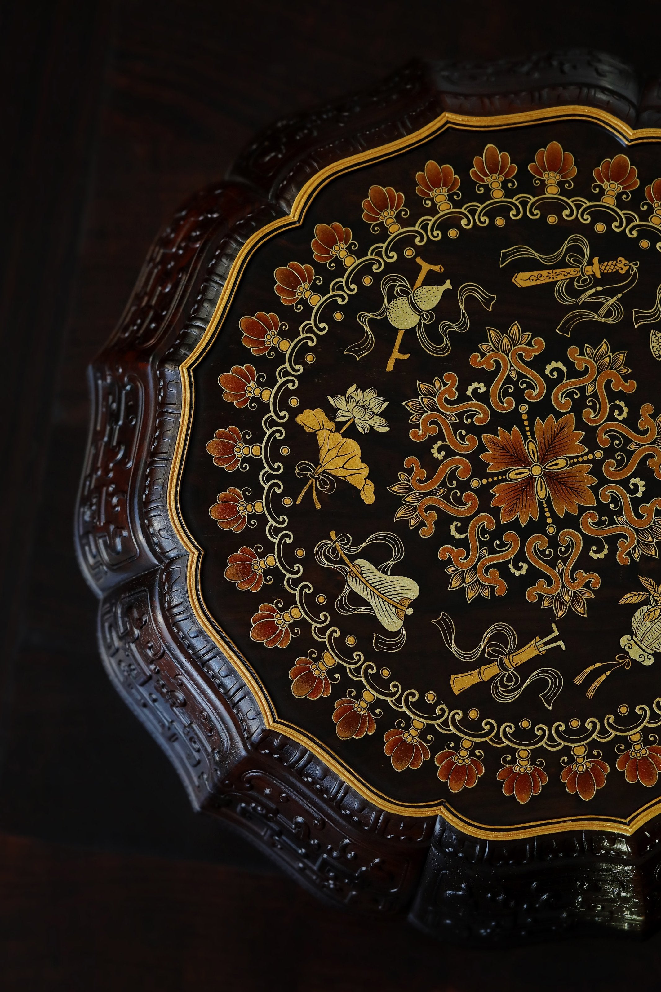 紫光檀描金暗八仙纹葵口十二角果盒