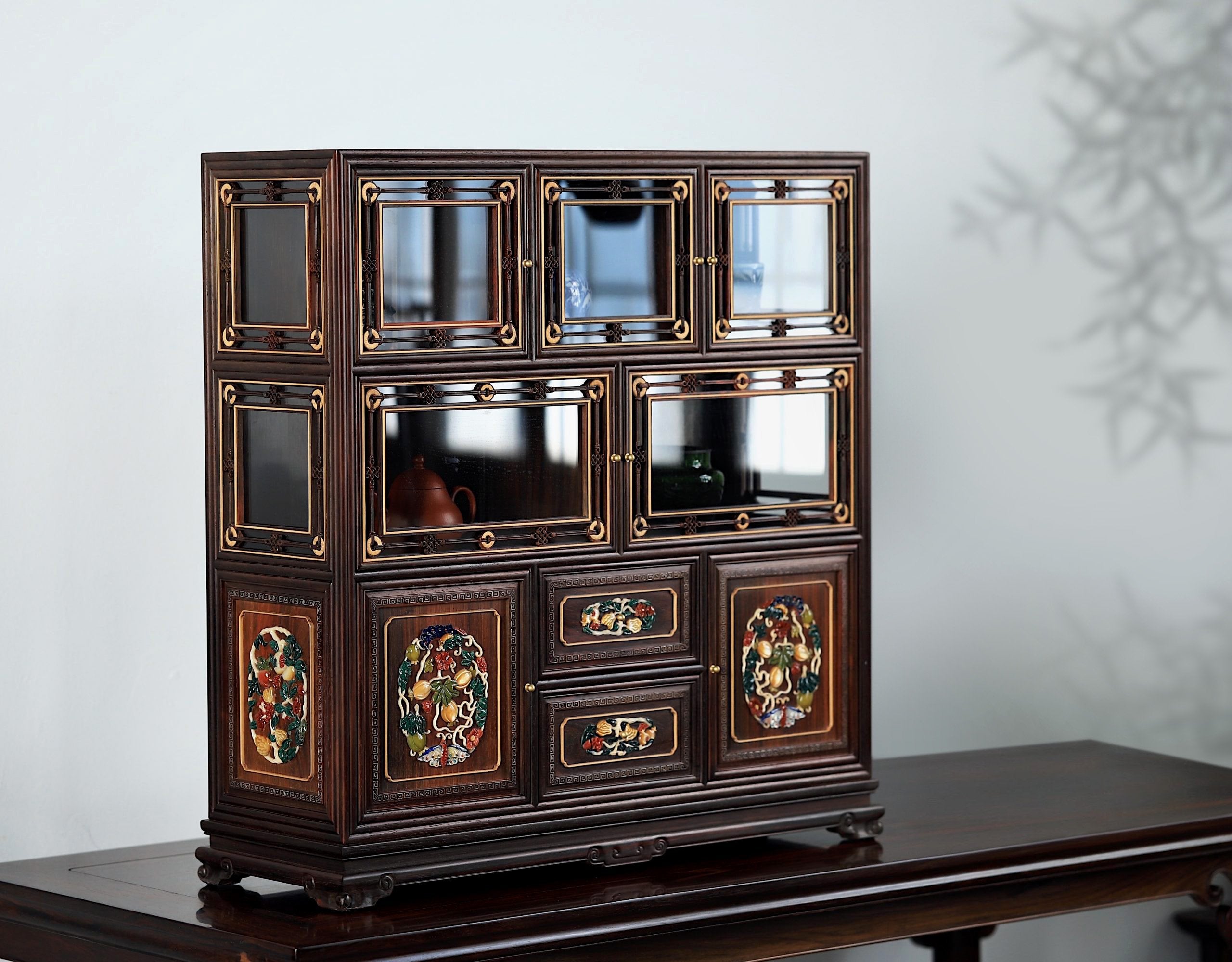 宫廷复刻百宝瓜蝶纹案上多宝阁