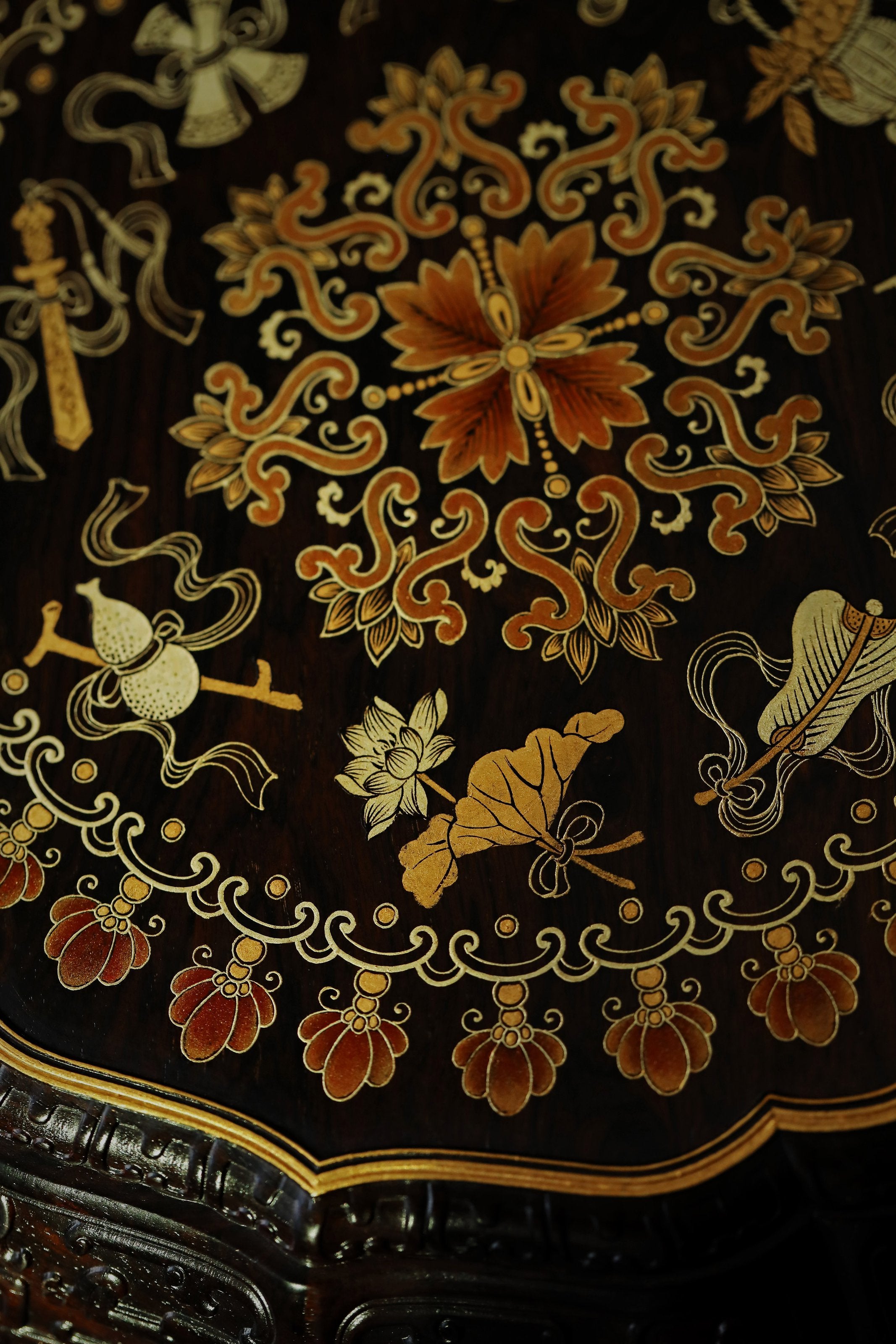 紫光檀描金暗八仙纹葵口十二角果盒