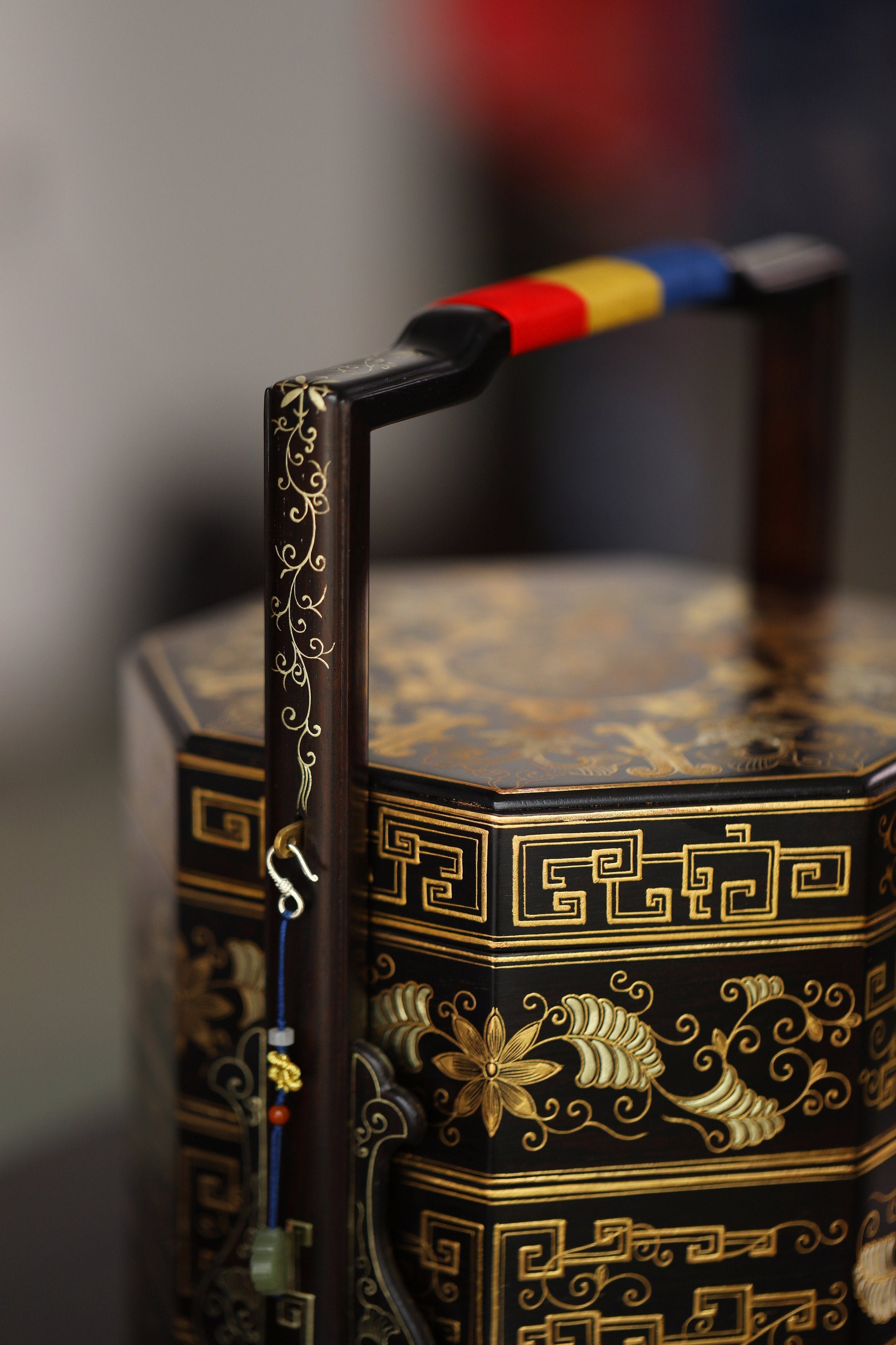 紫光檀西番莲描金八角提盒