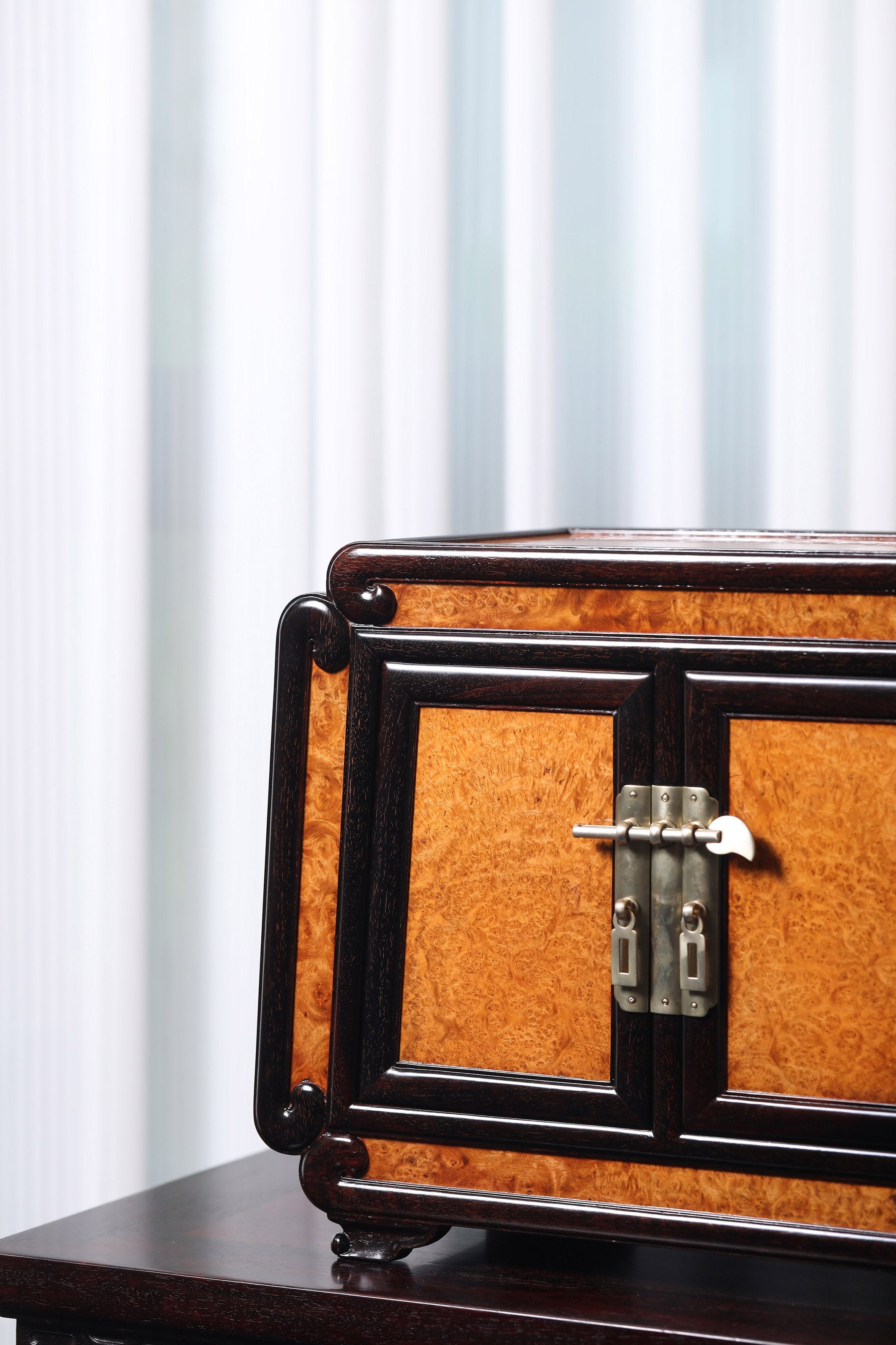 Tea box inlaid with burl wood and made of small-leaf rosewood.