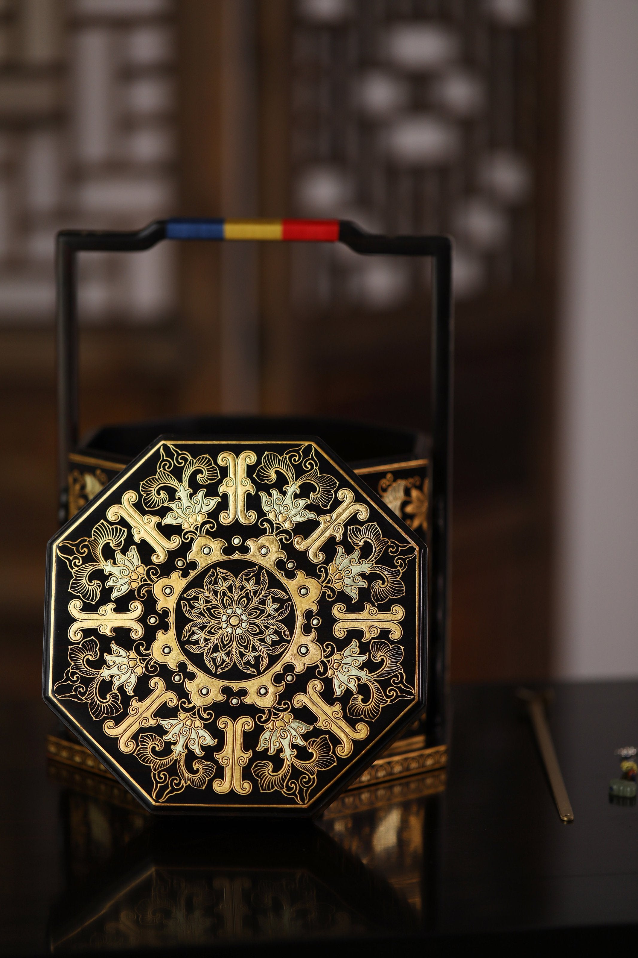 紫光檀西番莲描金八角提盒