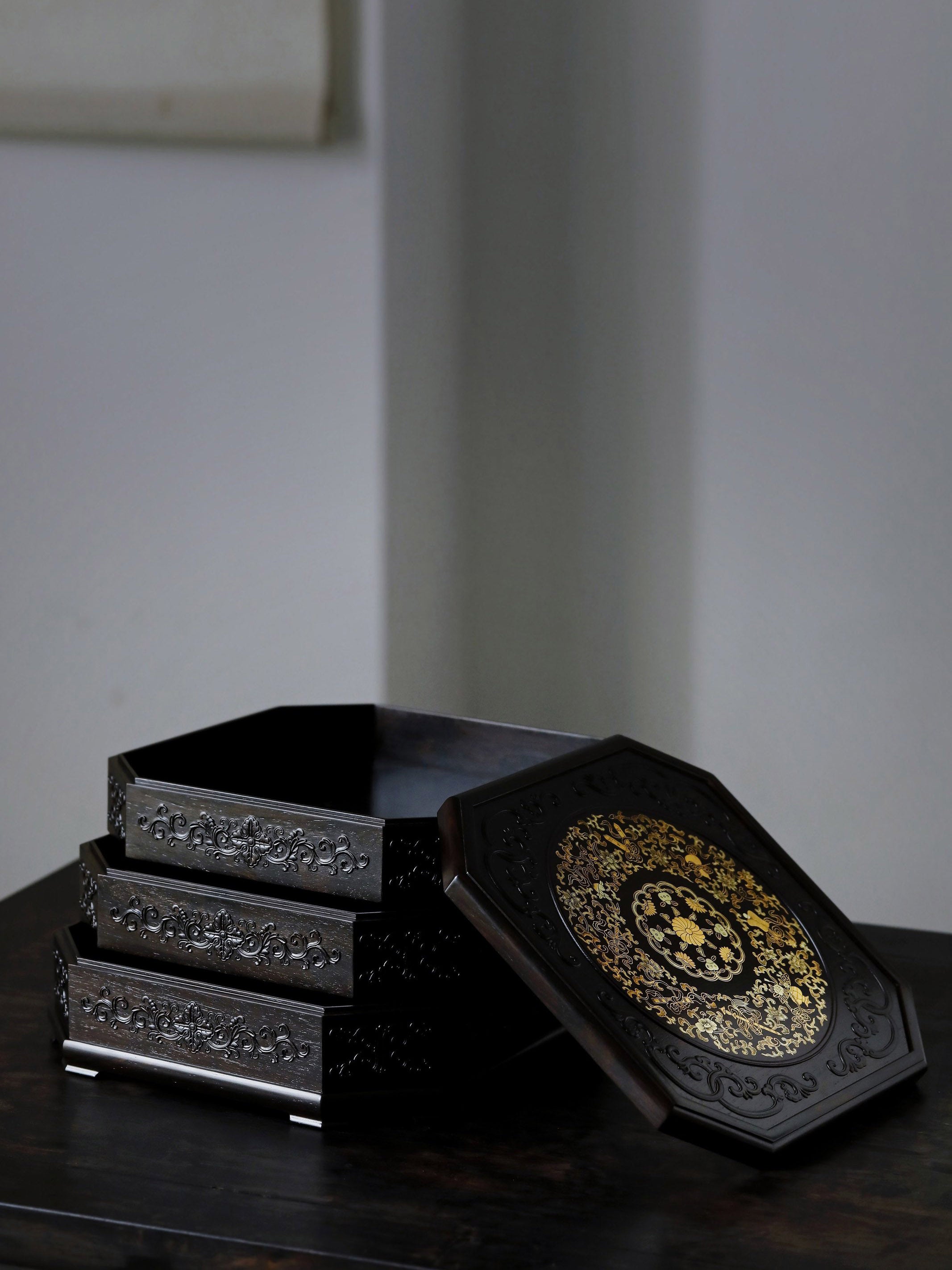 紫光檀描金吉祥八宝三层八角茶盒