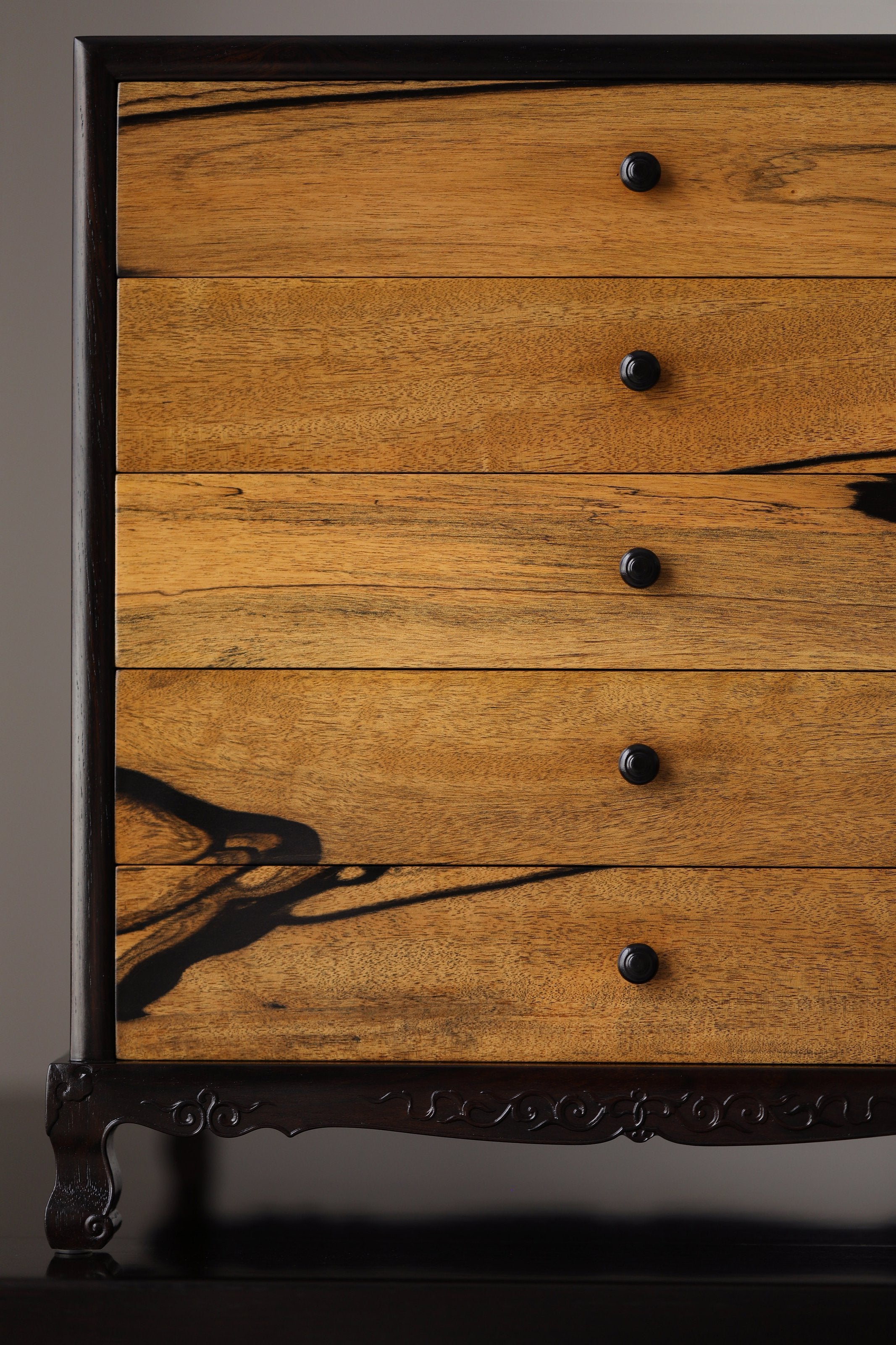 紫光檀黑白檀案上五斗茶边柜