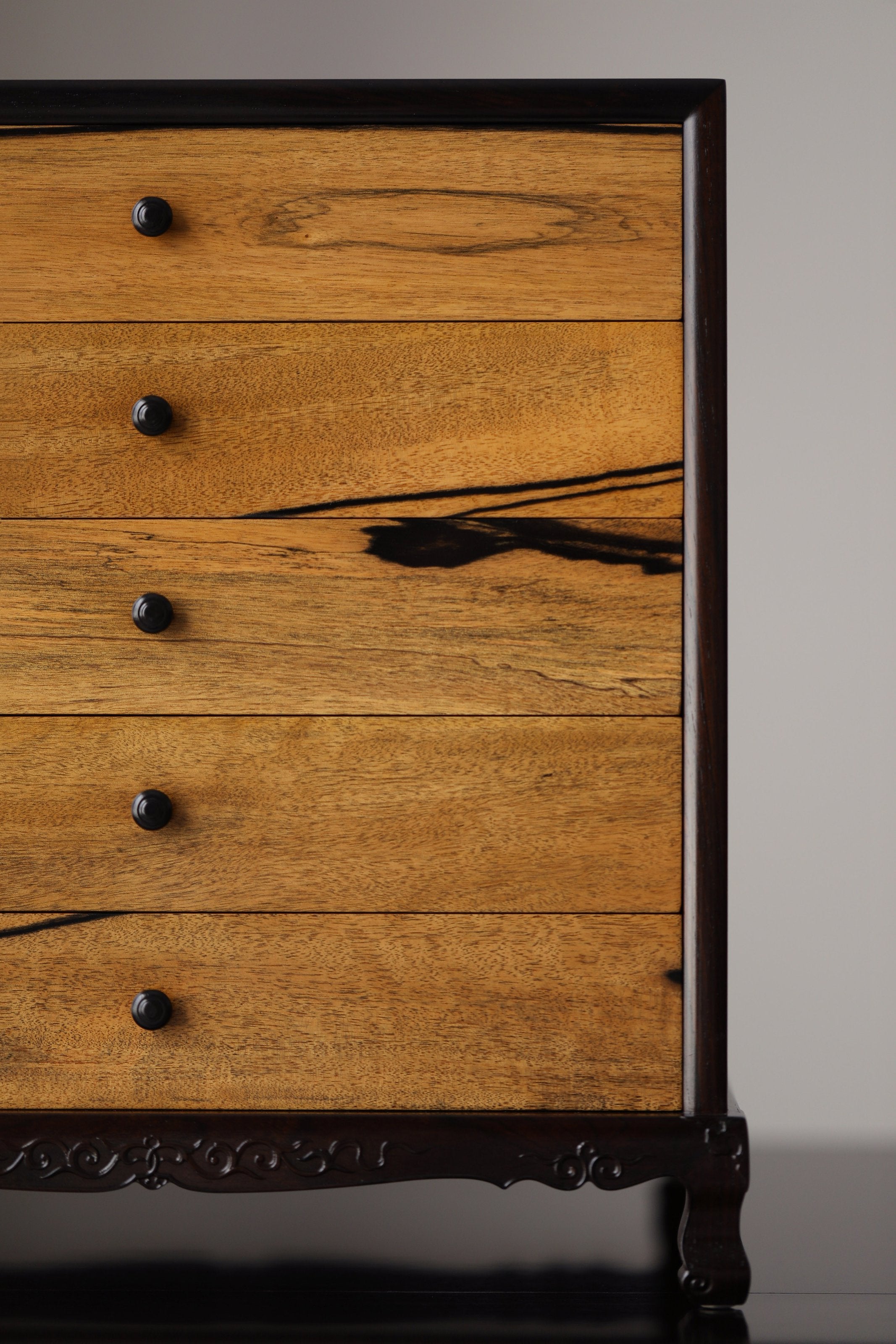 紫光檀黑白檀案上五斗茶边柜