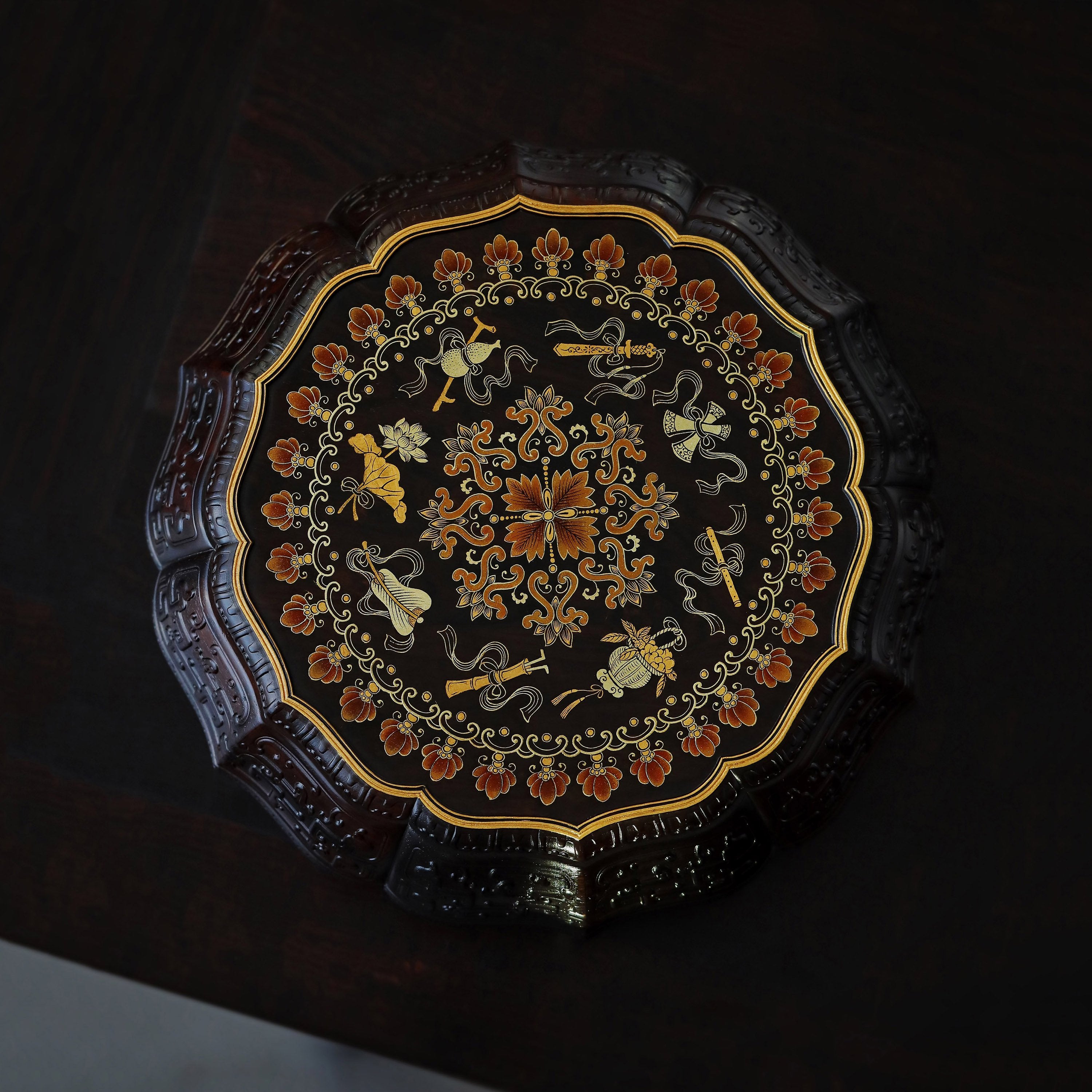 紫光檀描金暗八仙纹葵口十二角果盒