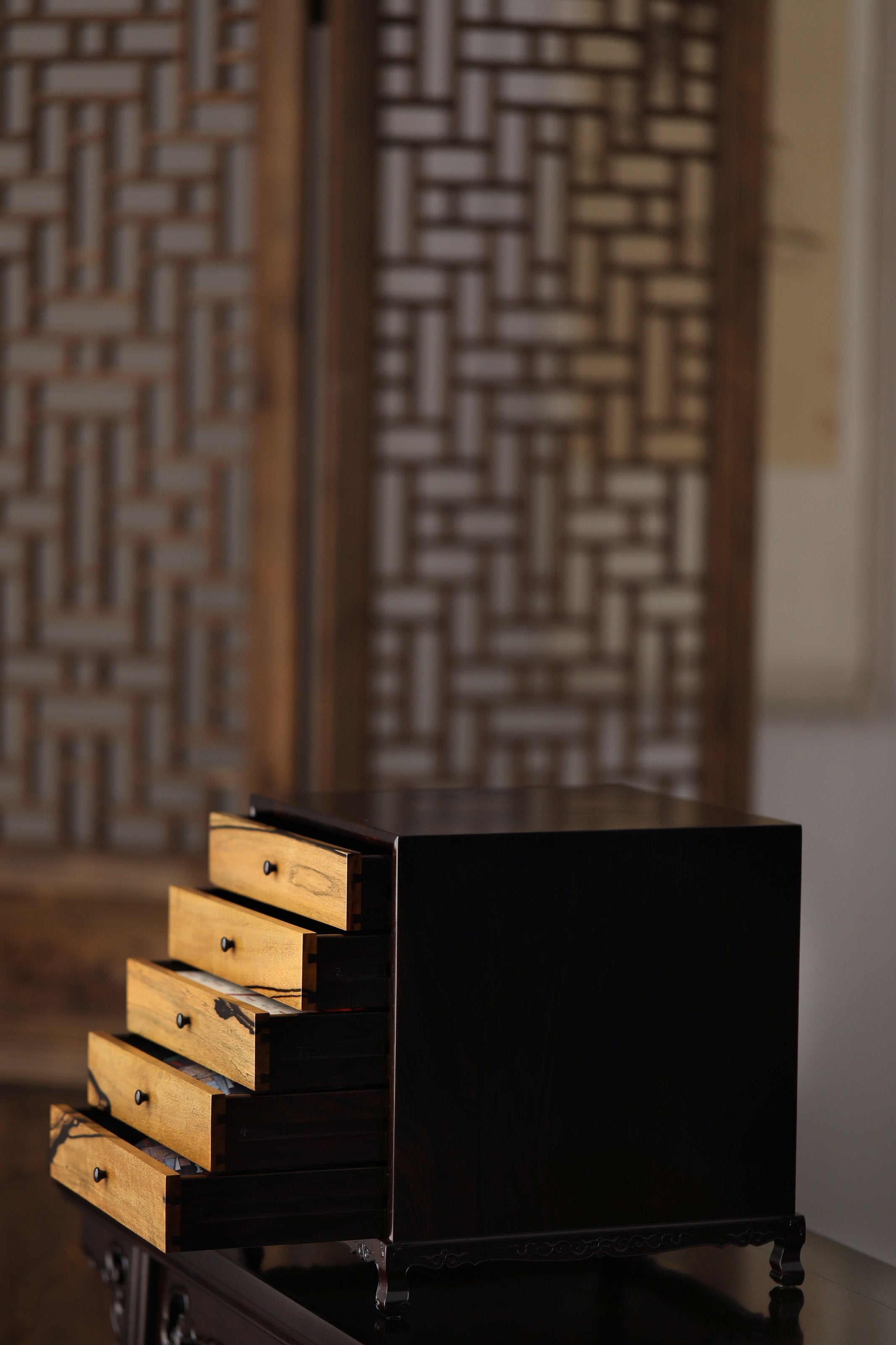 紫光檀黑白檀案上五斗茶边柜