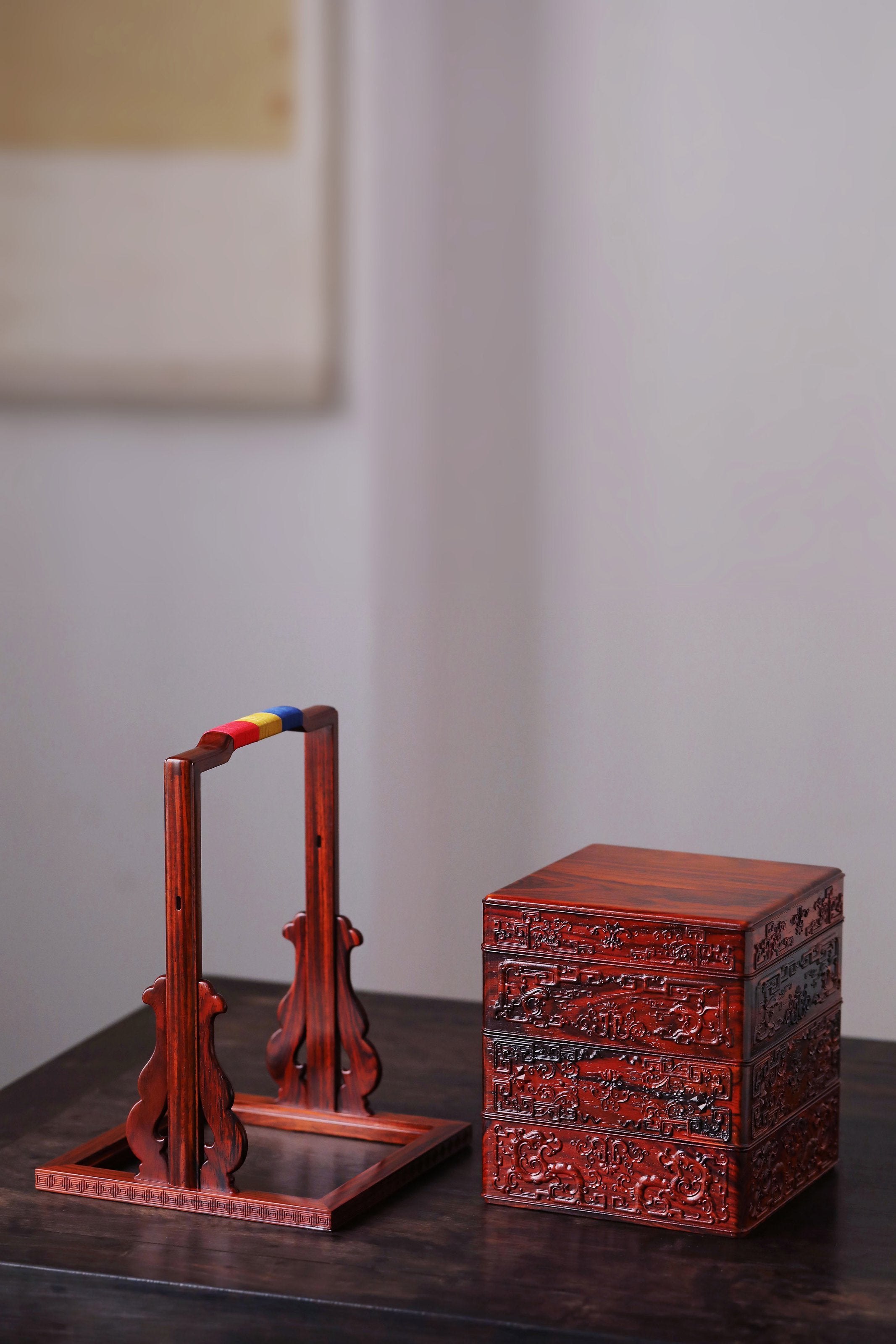 红酸枝雕夔龙凤鸟纹四方提盒