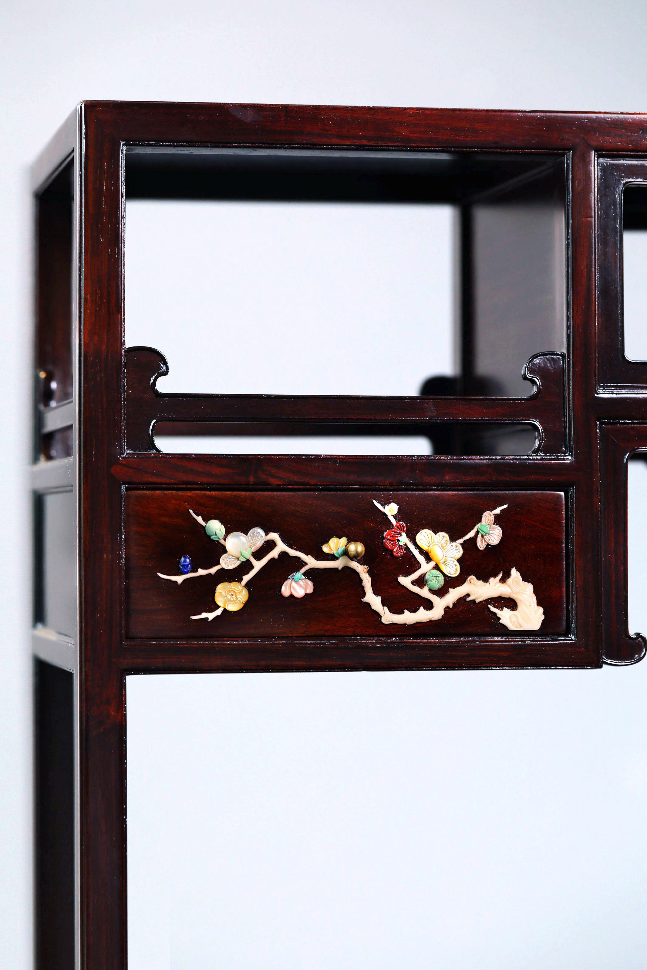 大红酸枝百宝嵌案上多宝阁