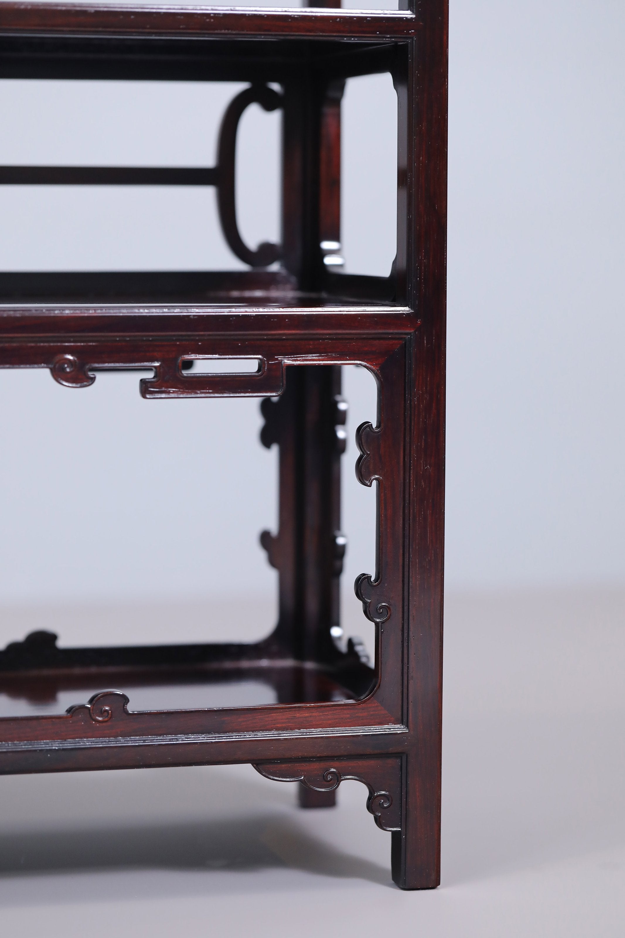 大红酸枝百宝嵌案上多宝阁