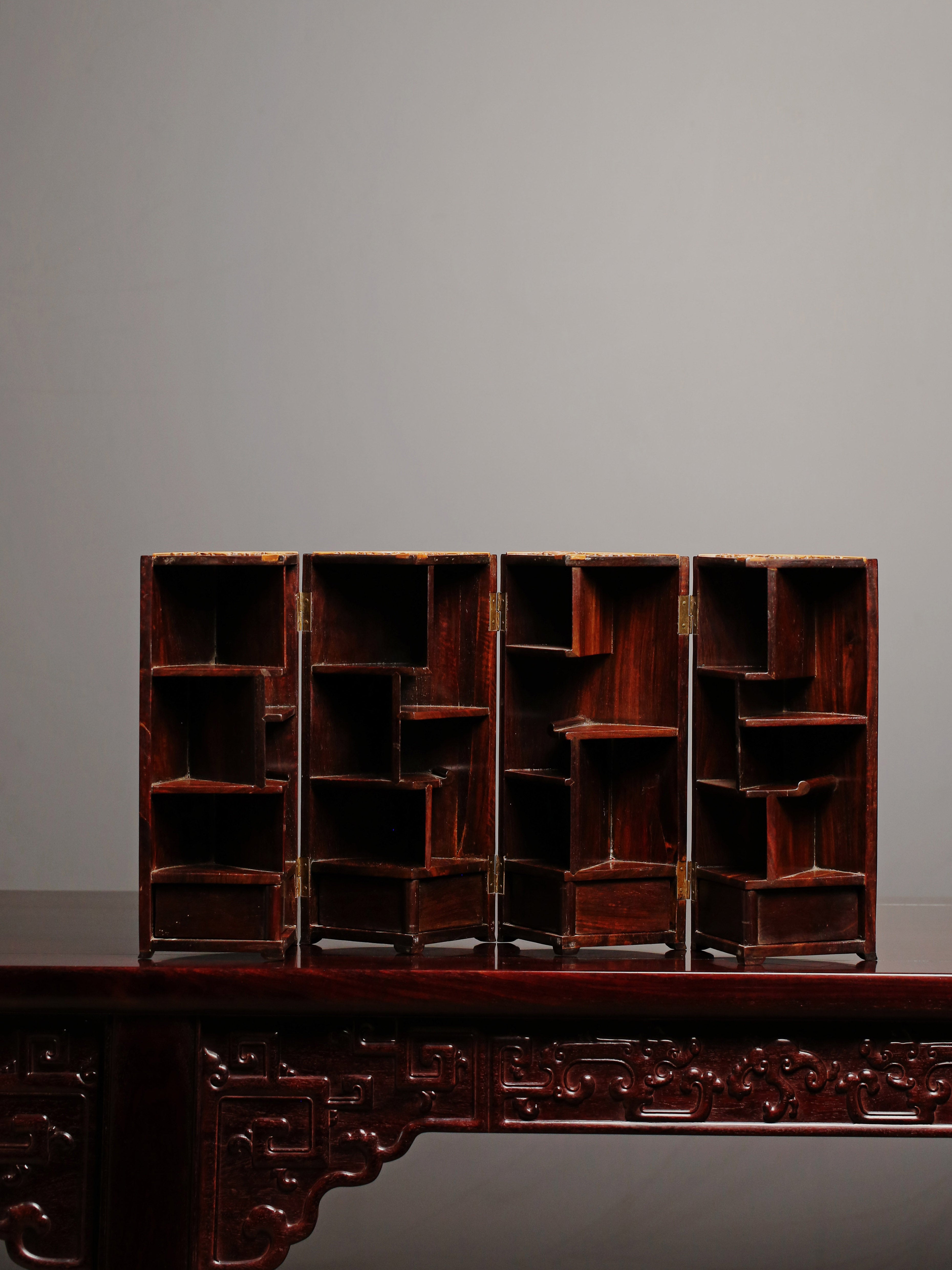 小叶紫檀嵌黄杨八宝圆柜