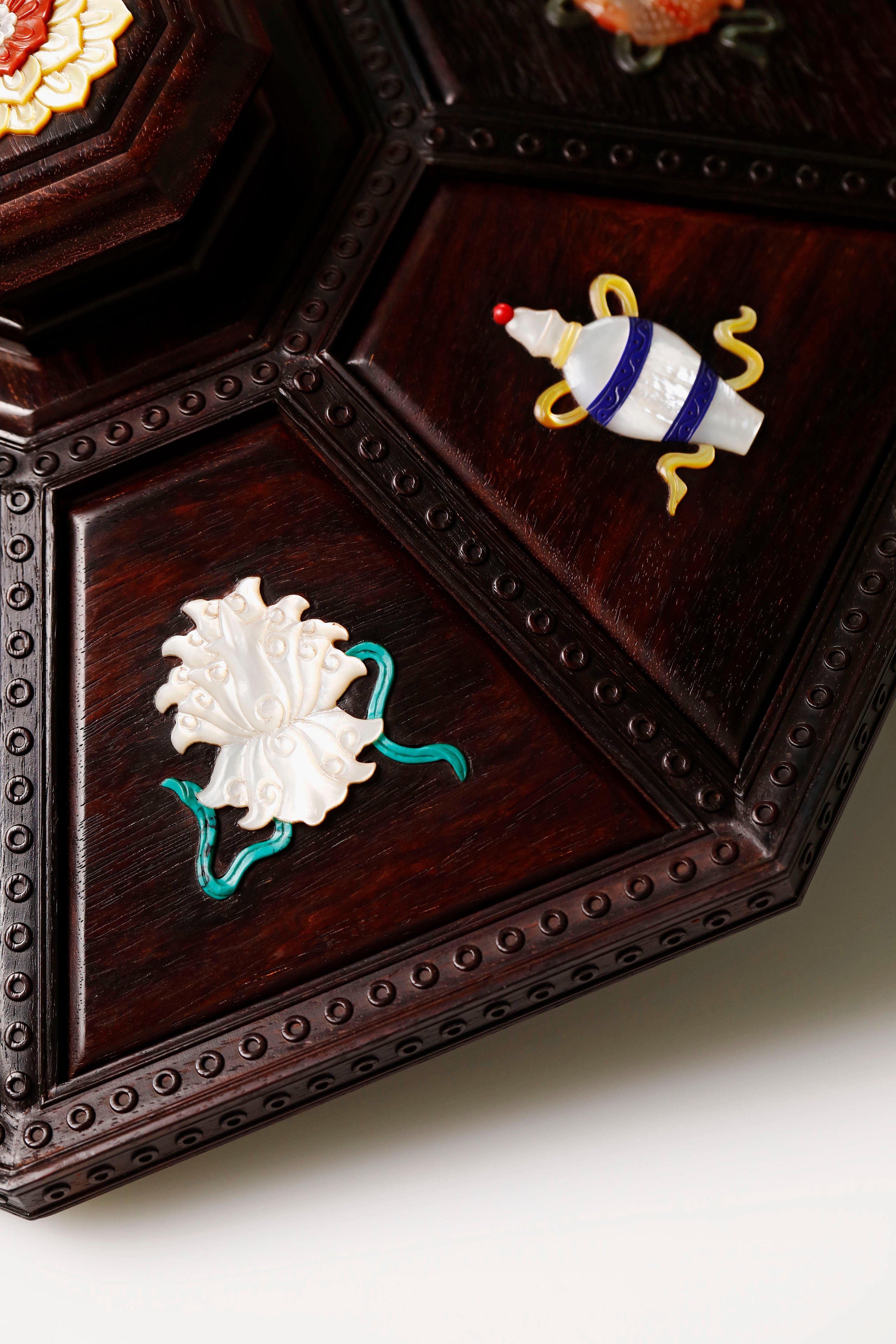 小叶紫檀百宝嵌八宝果盒