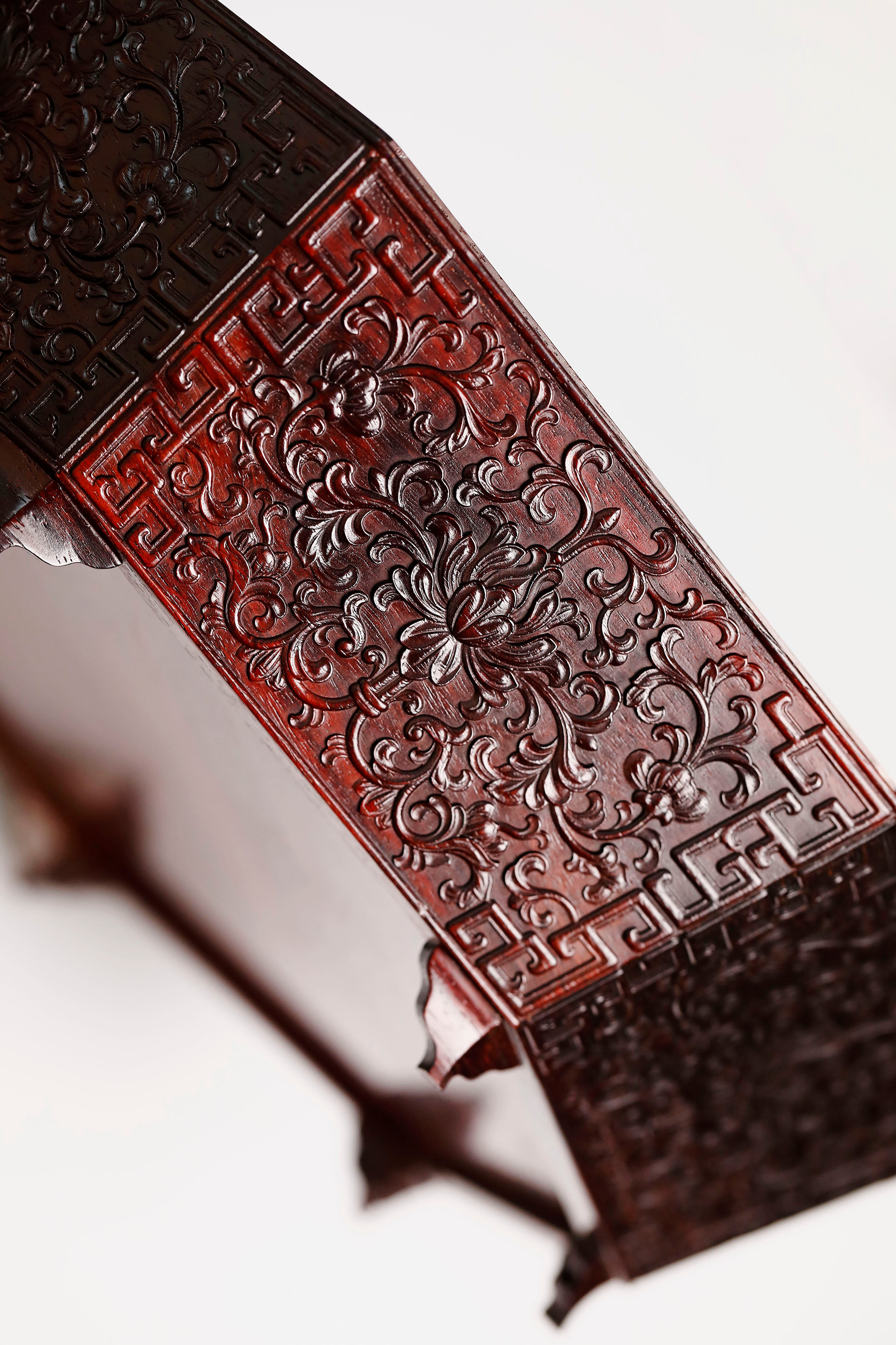 小叶紫檀百宝嵌八宝果盒