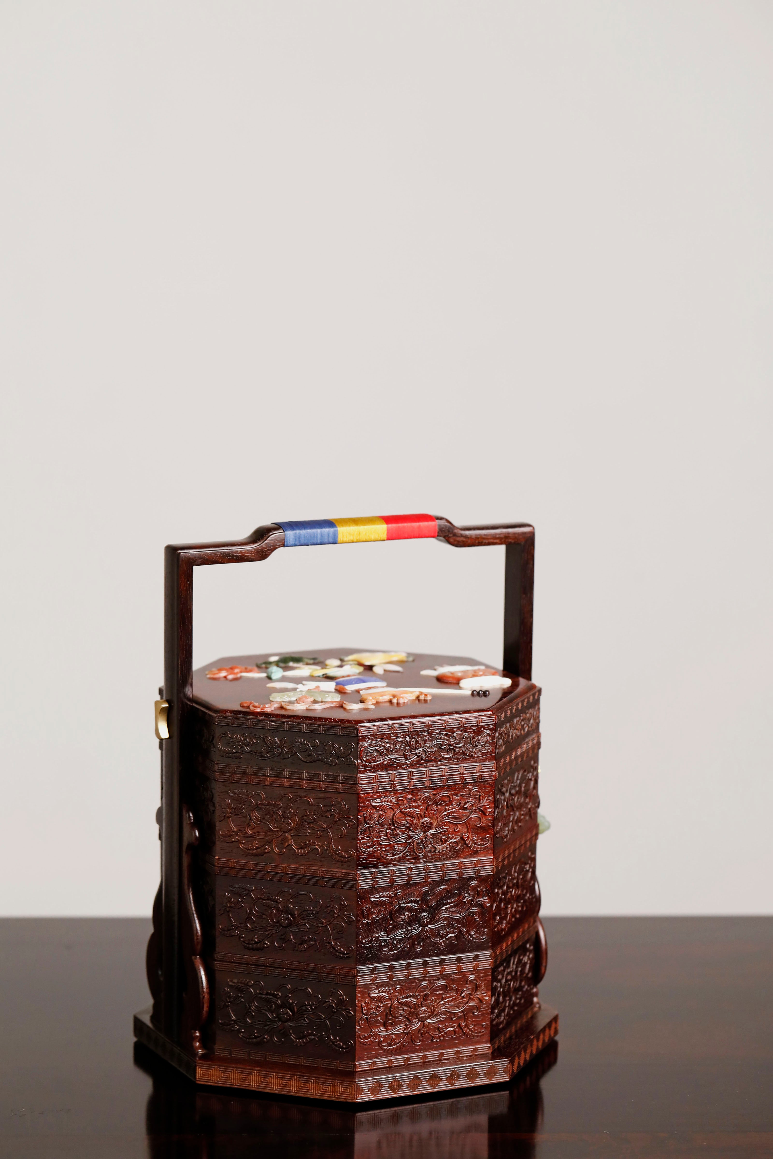 小叶紫檀百宝嵌人间喜乐博古八角提盒