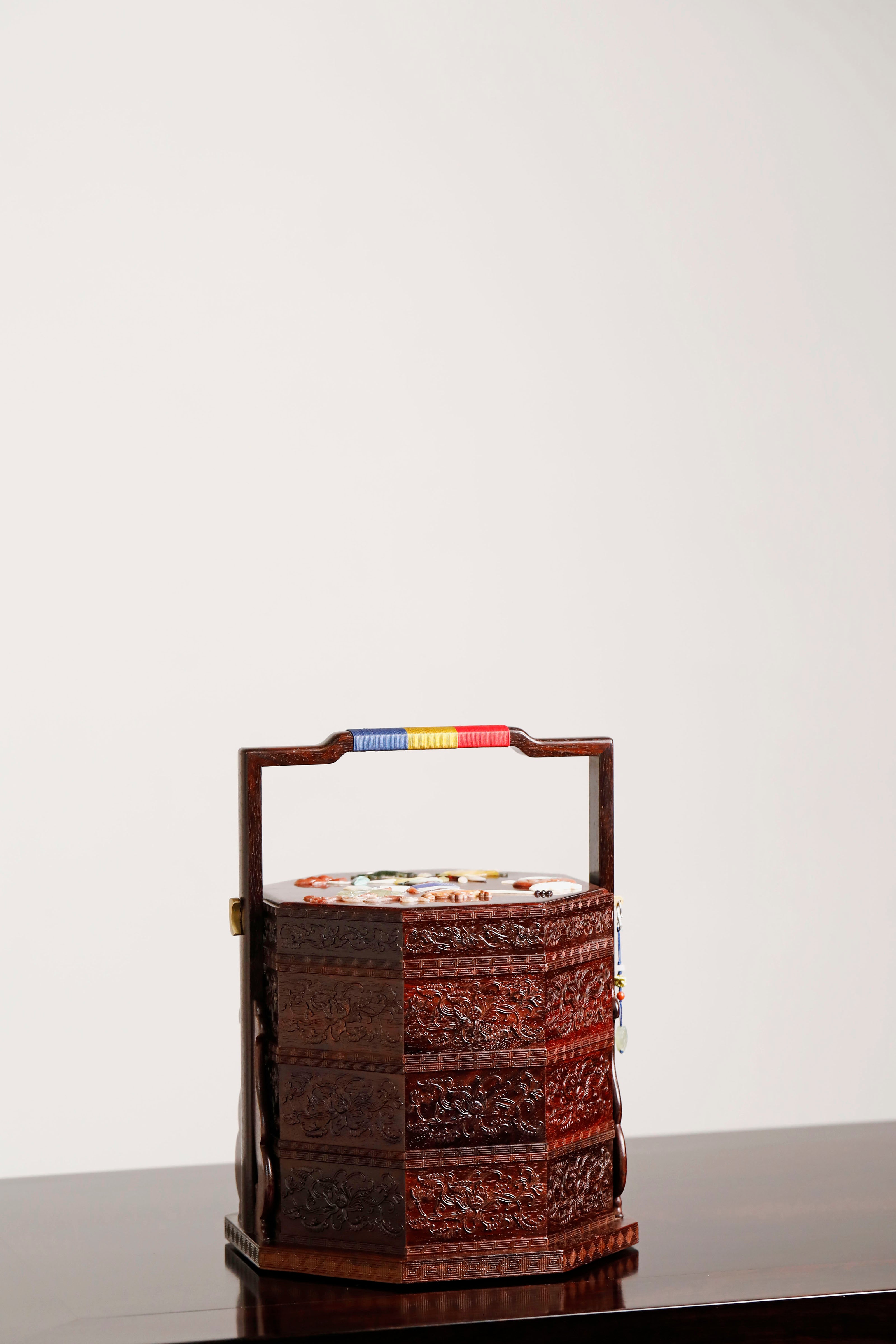 小叶紫檀百宝嵌人间喜乐博古八角提盒