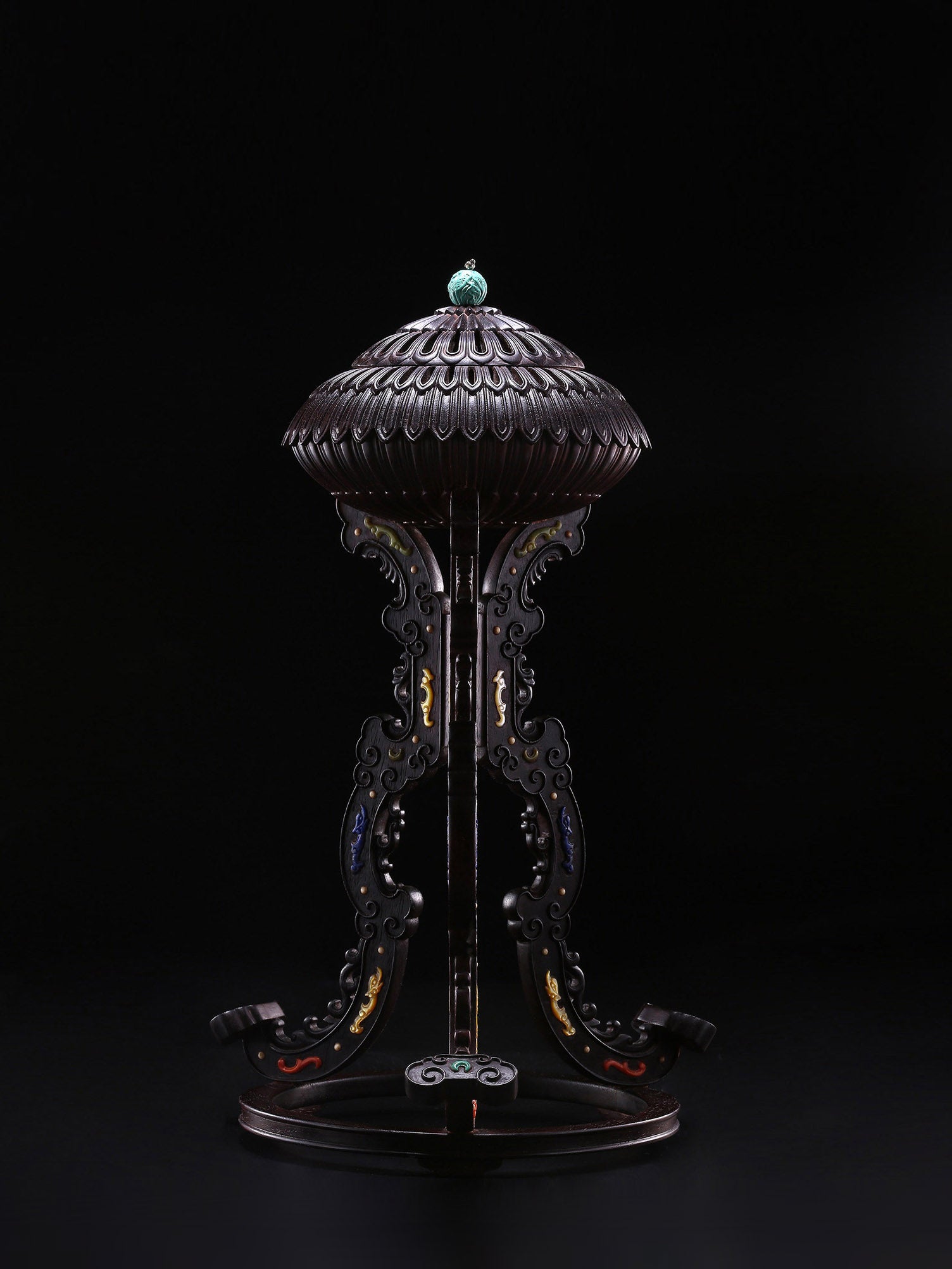 小叶紫檀百宝嵌夔凤纹菊瓣式香熏