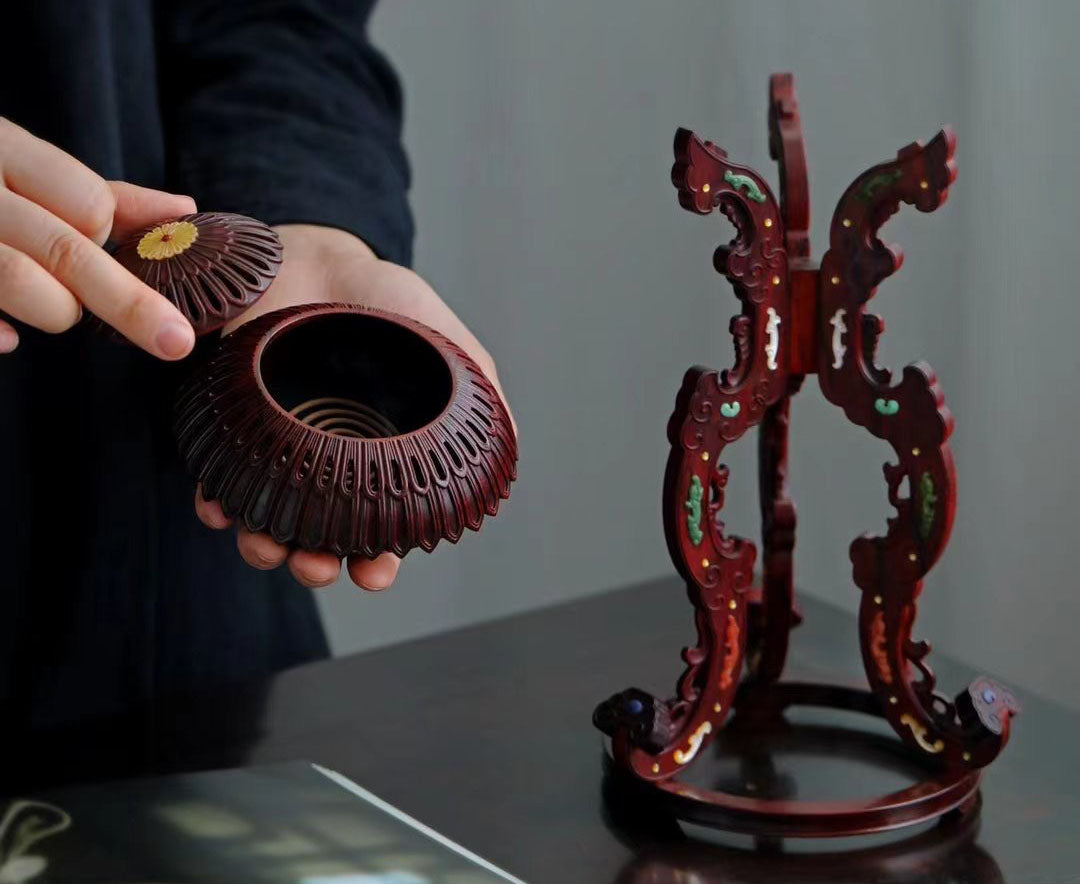 小叶紫檀百宝嵌夔凤纹菊瓣式香熏