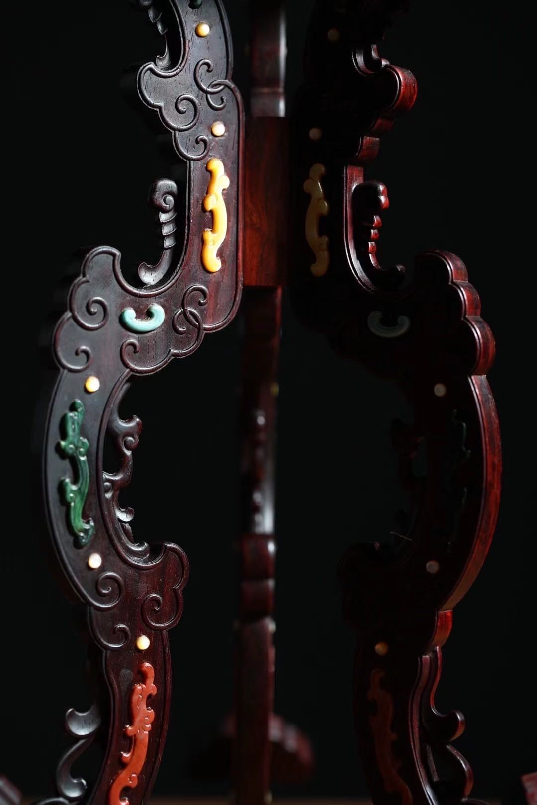 小叶紫檀百宝嵌夔凤纹菊瓣式香熏