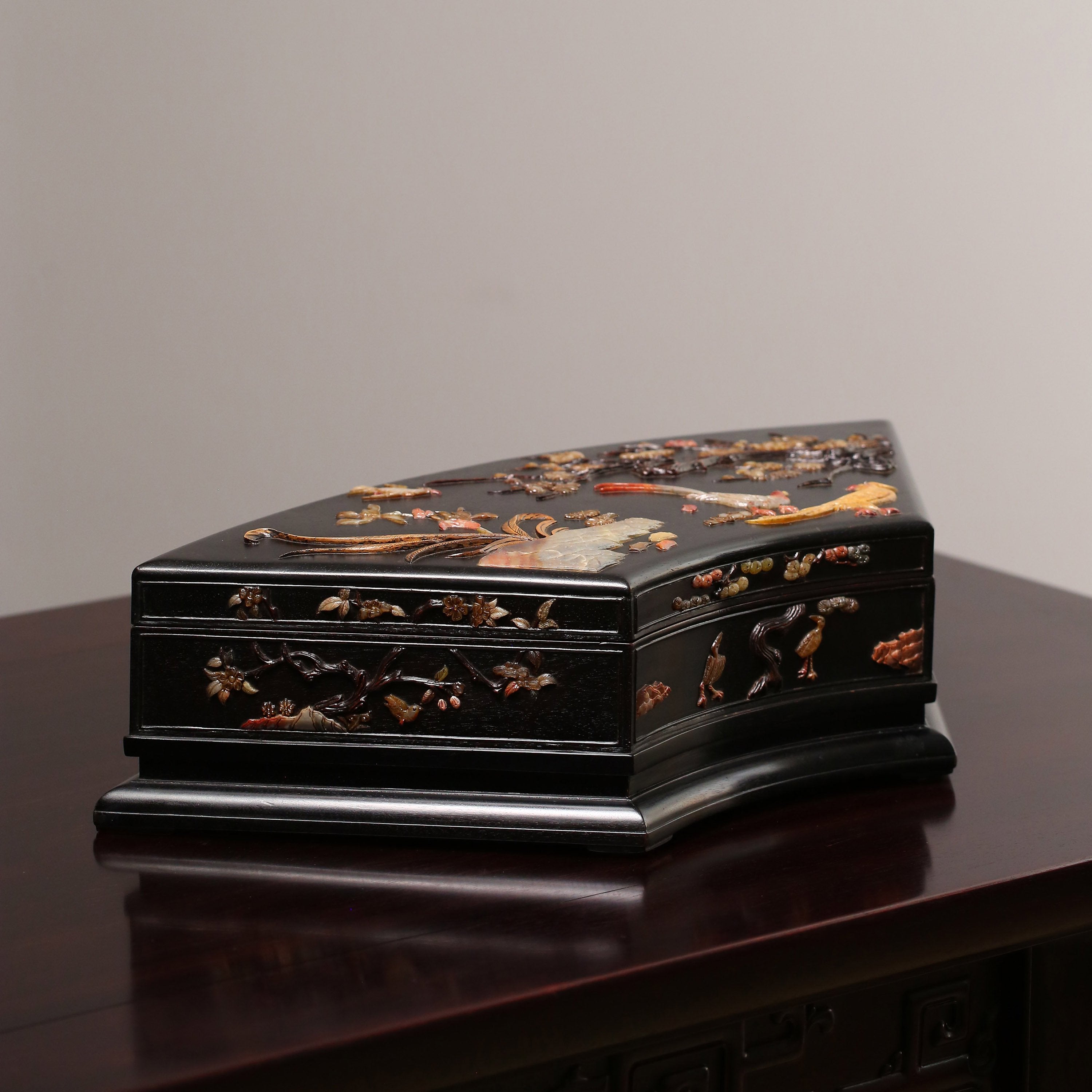 百宝嵌扇形宝盒