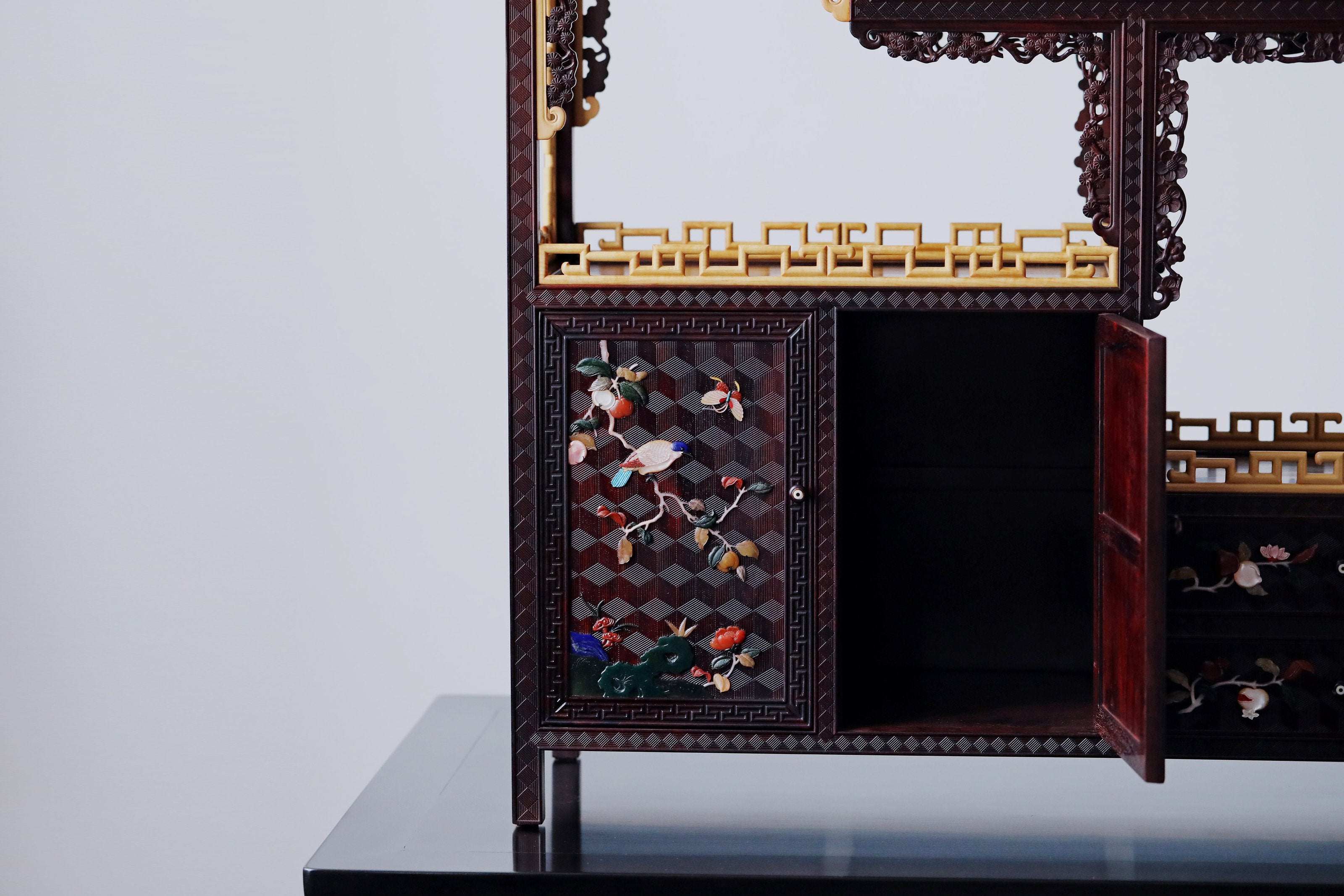 小葉紫檀百寶嵌案上博古架