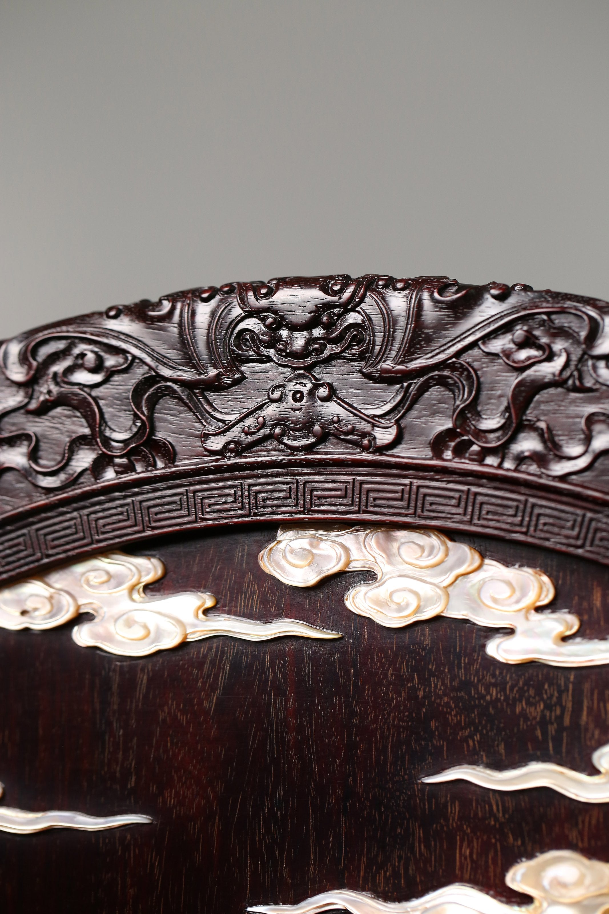 A Zitan Screen Inlaid with Treasures and Featuring a High-Ranking Official