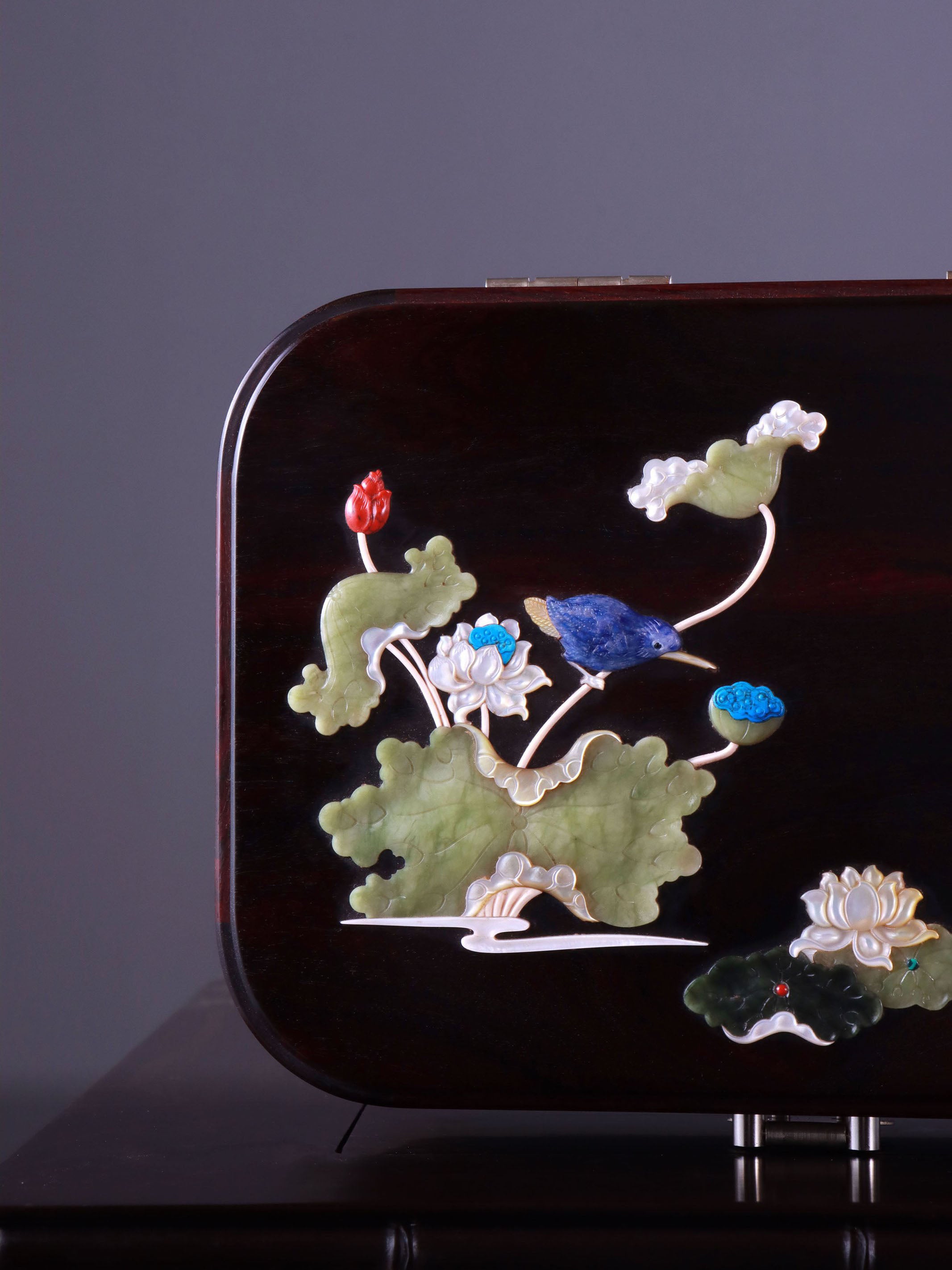 白莲倚翠鸟茶盒