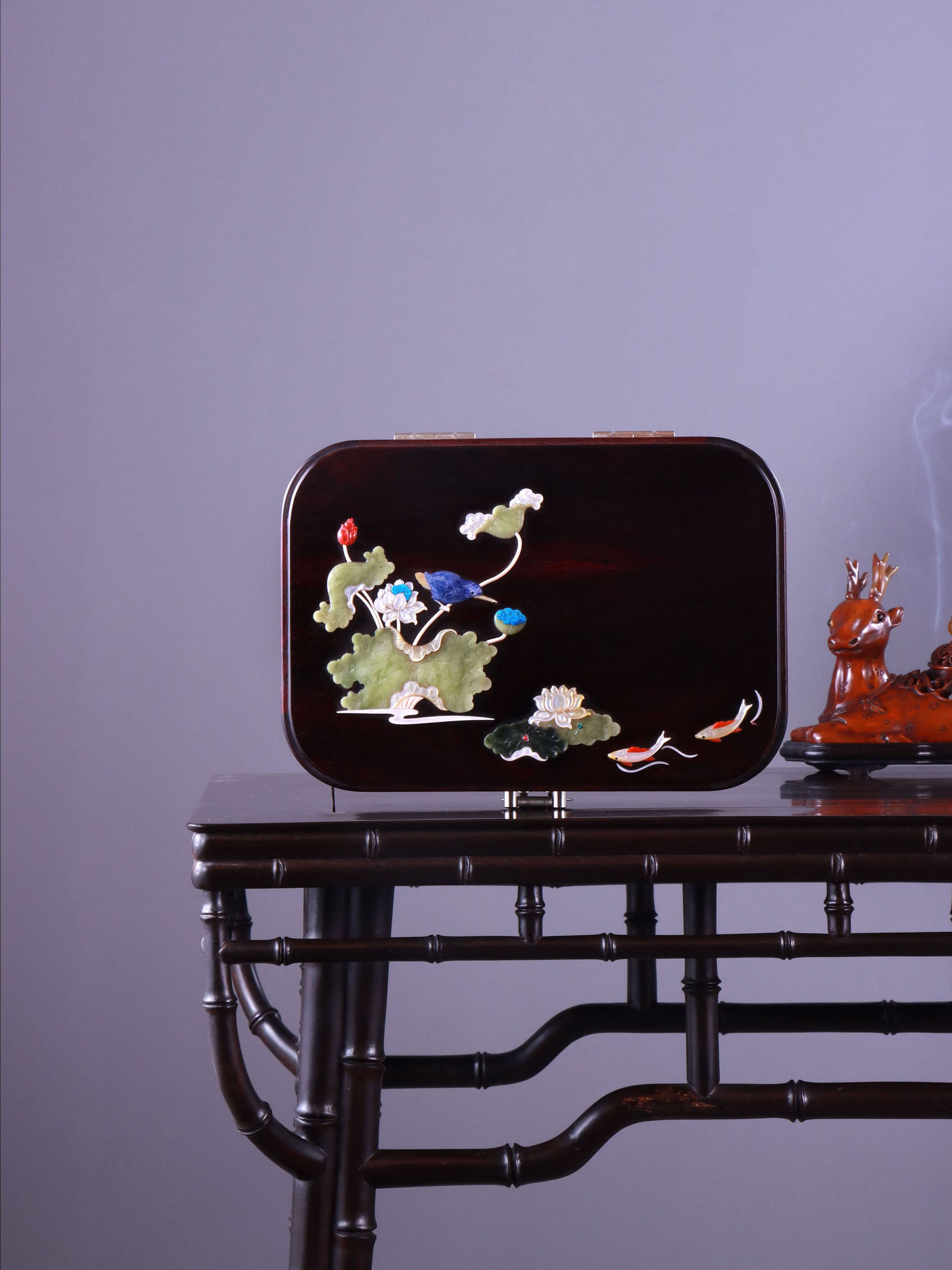 白莲倚翠鸟茶盒