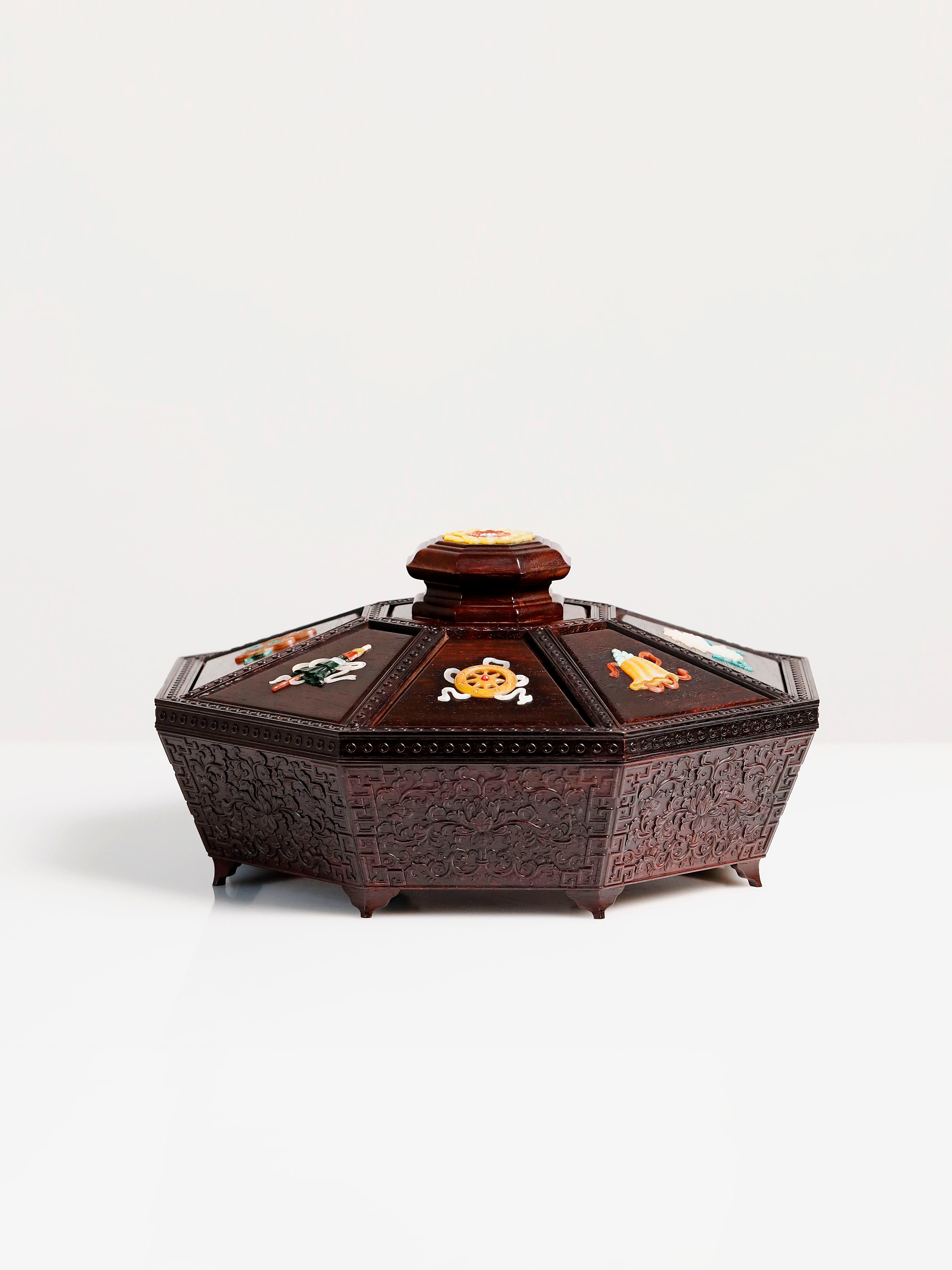 小叶紫檀百宝嵌八宝果盒